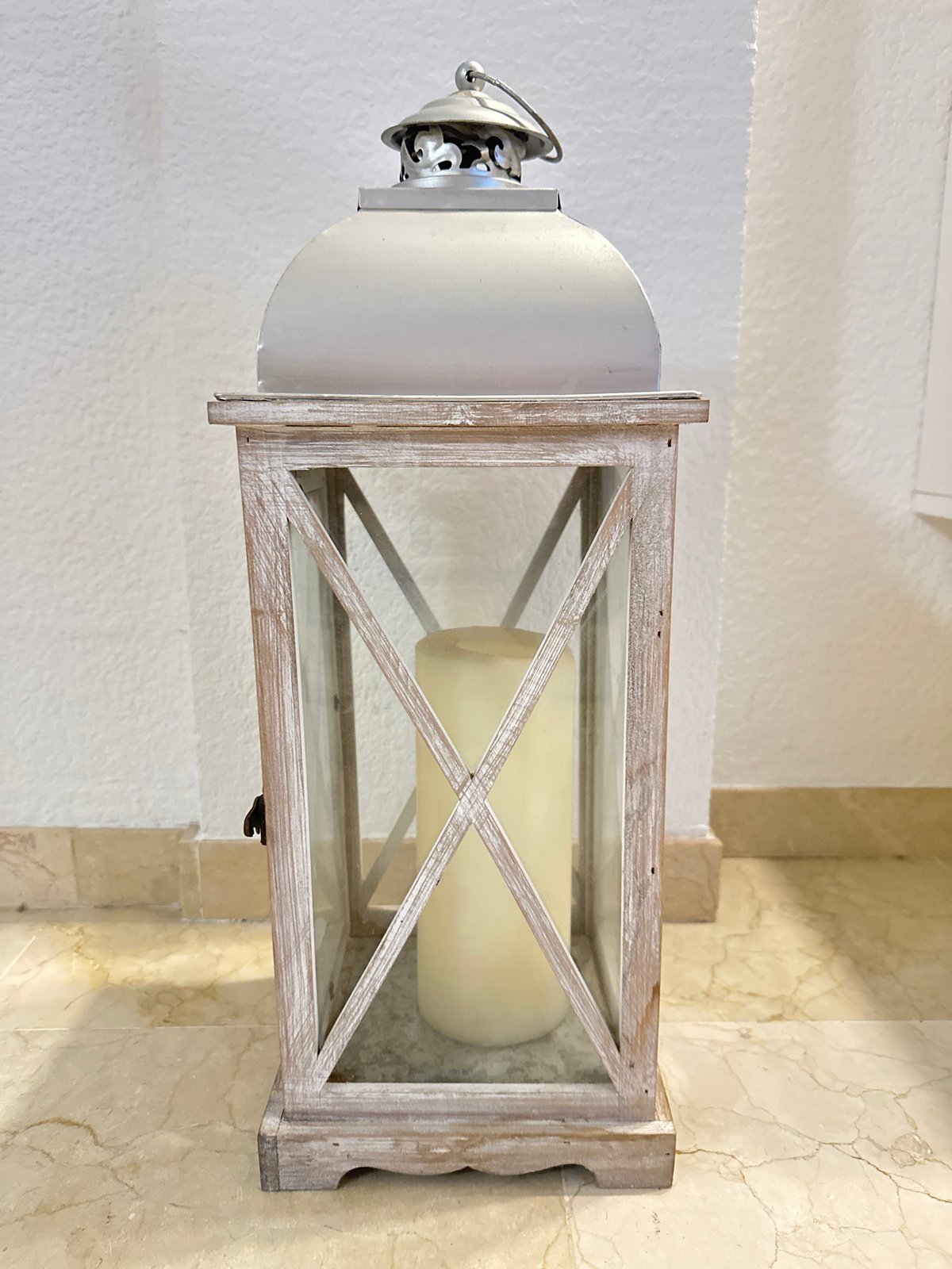 Resident documents decorative details across Sant Feliu de Guíxols evening