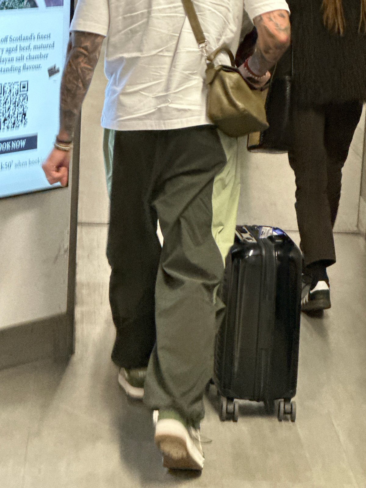 Passenger documents flight arrival experience in London