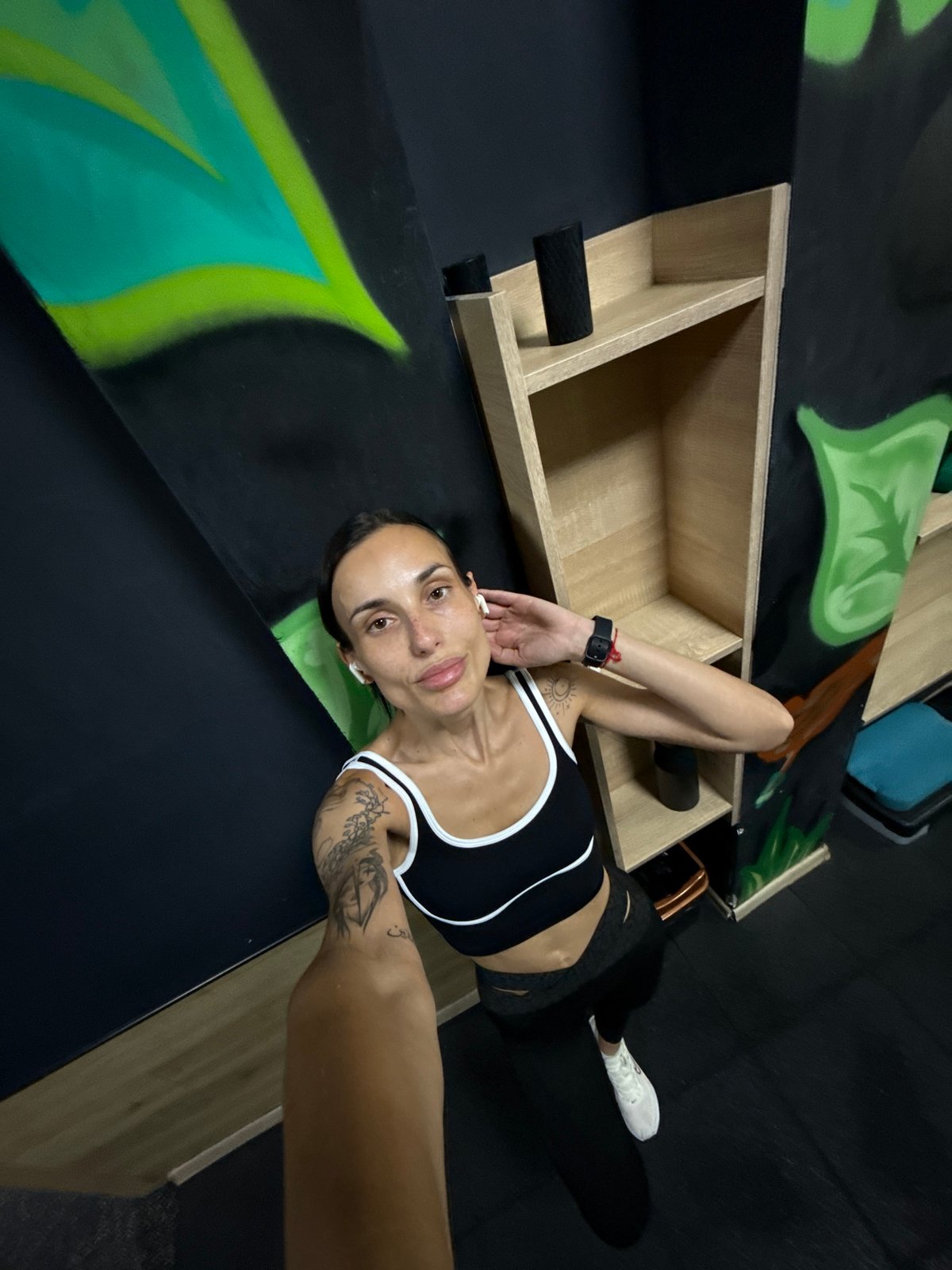 Woman records gym selfie video in Pleven, Bulgaria