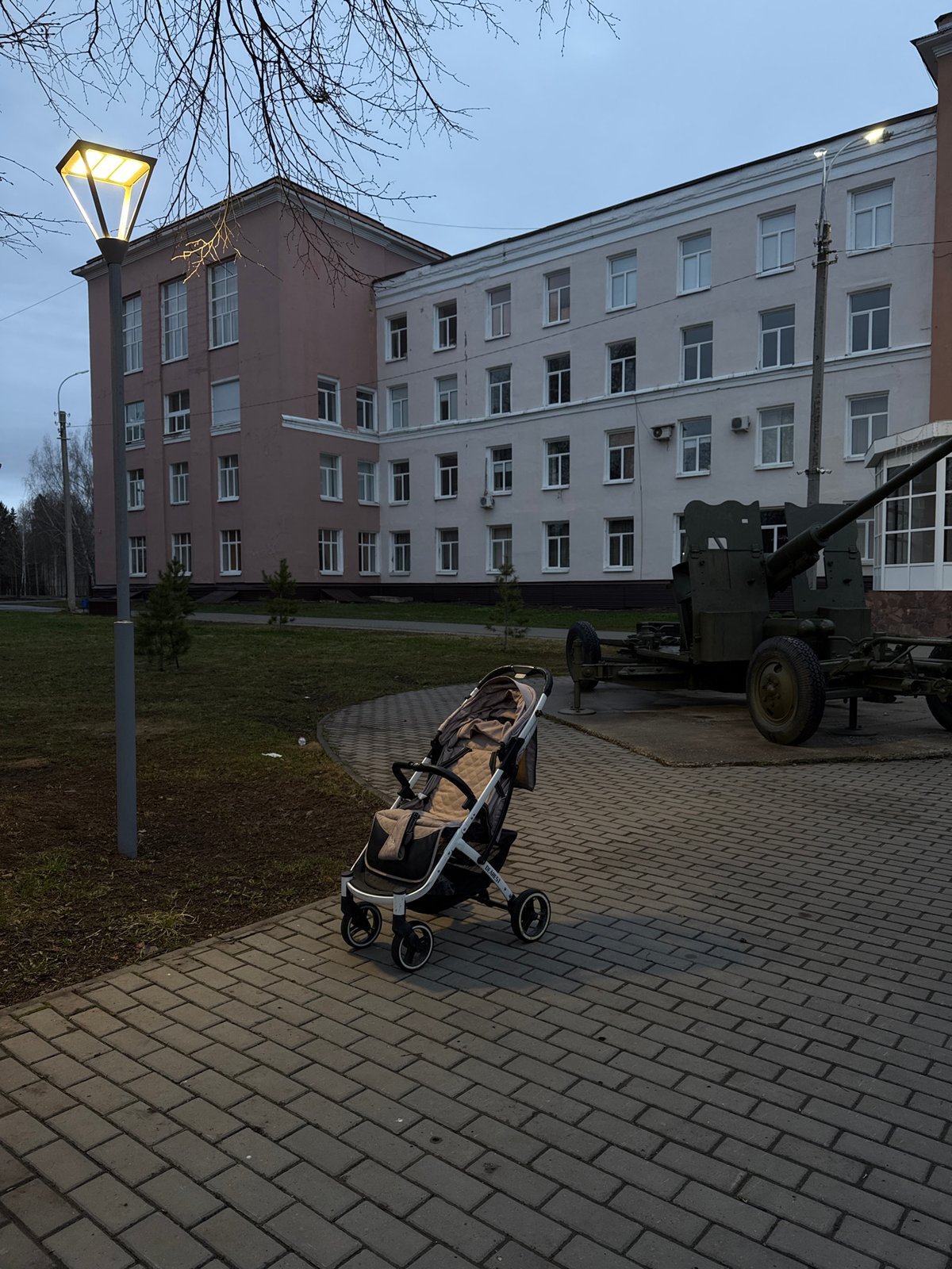 Families visit war memorial in Izhevsk during spring afternoon