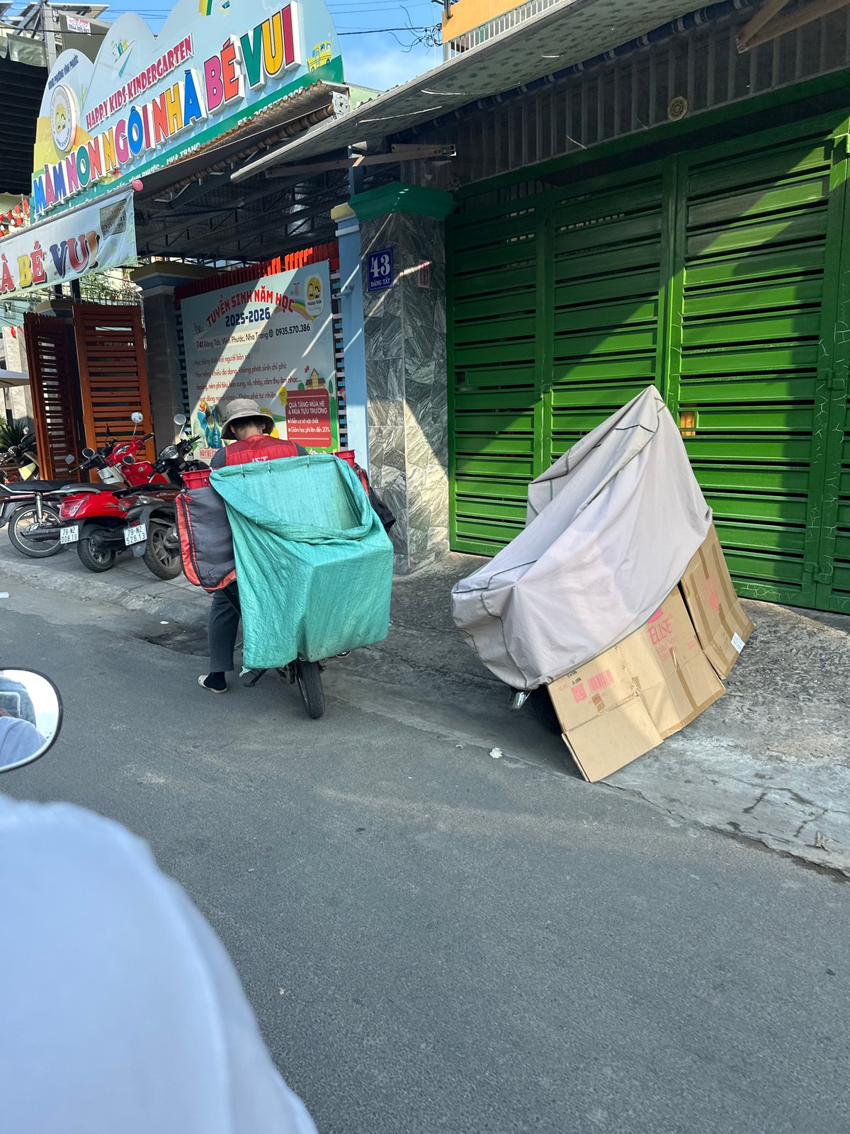 Morning street life documented in Bac Nha Trang Ward