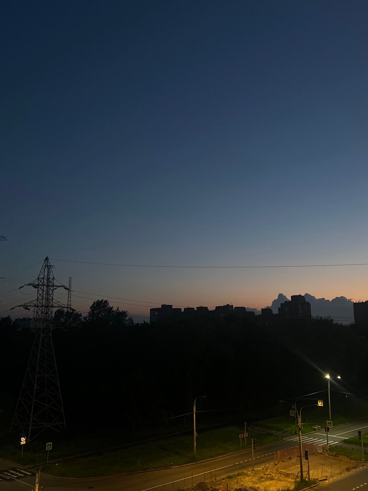 Shushary at midsummer twilight: white nights over the suburbs