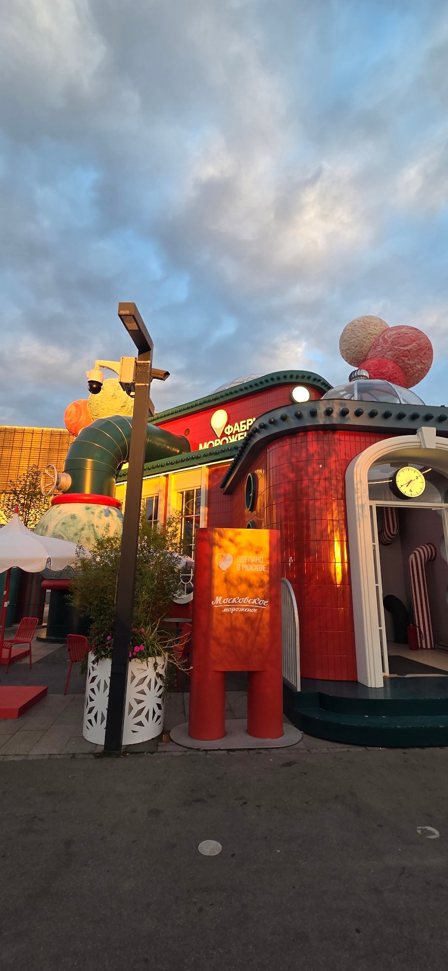 Boats, coffee, and quirky architecture at a waterfront spot