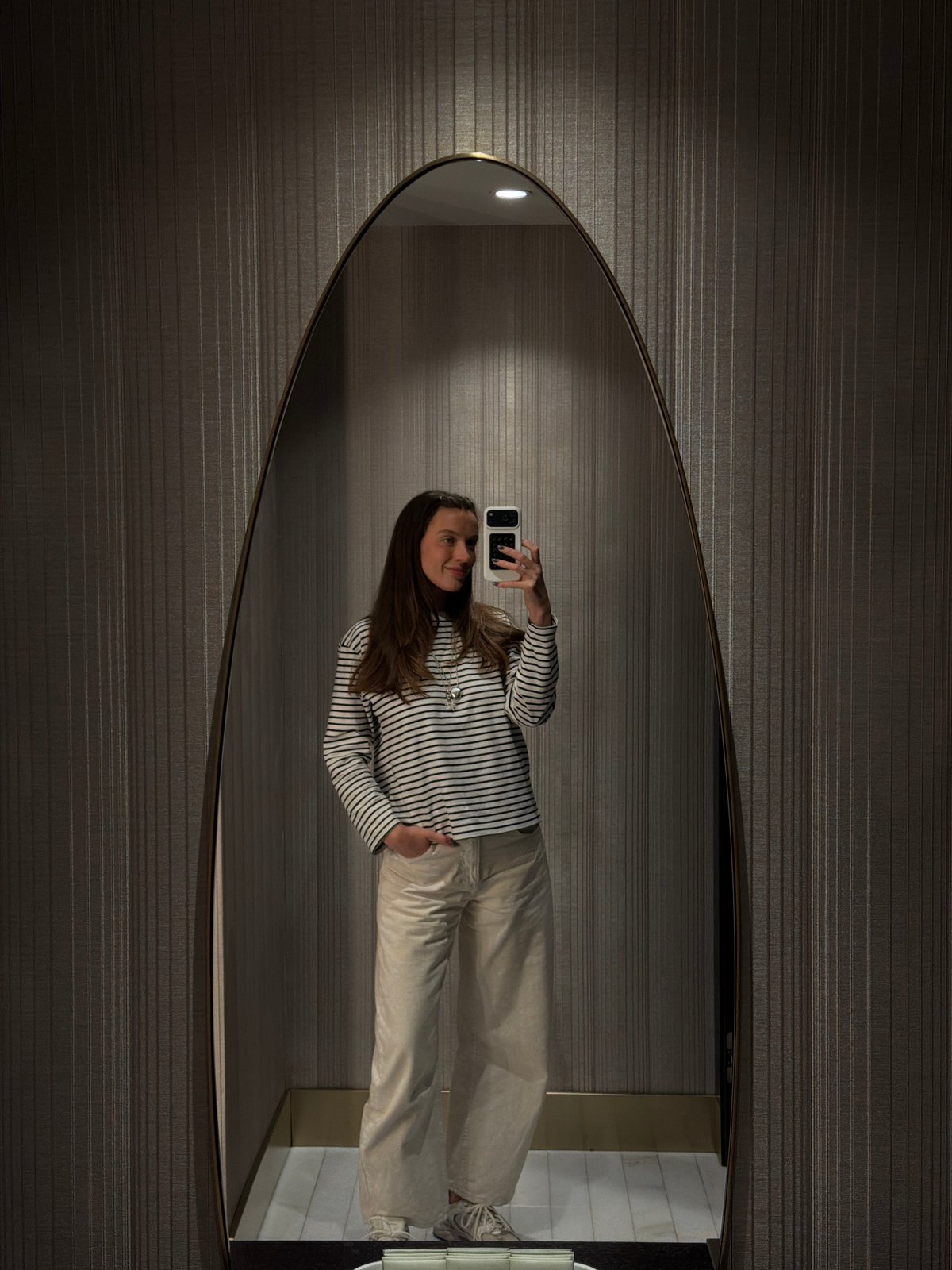 Woman documents evening out in Budva through selfies and venue photos