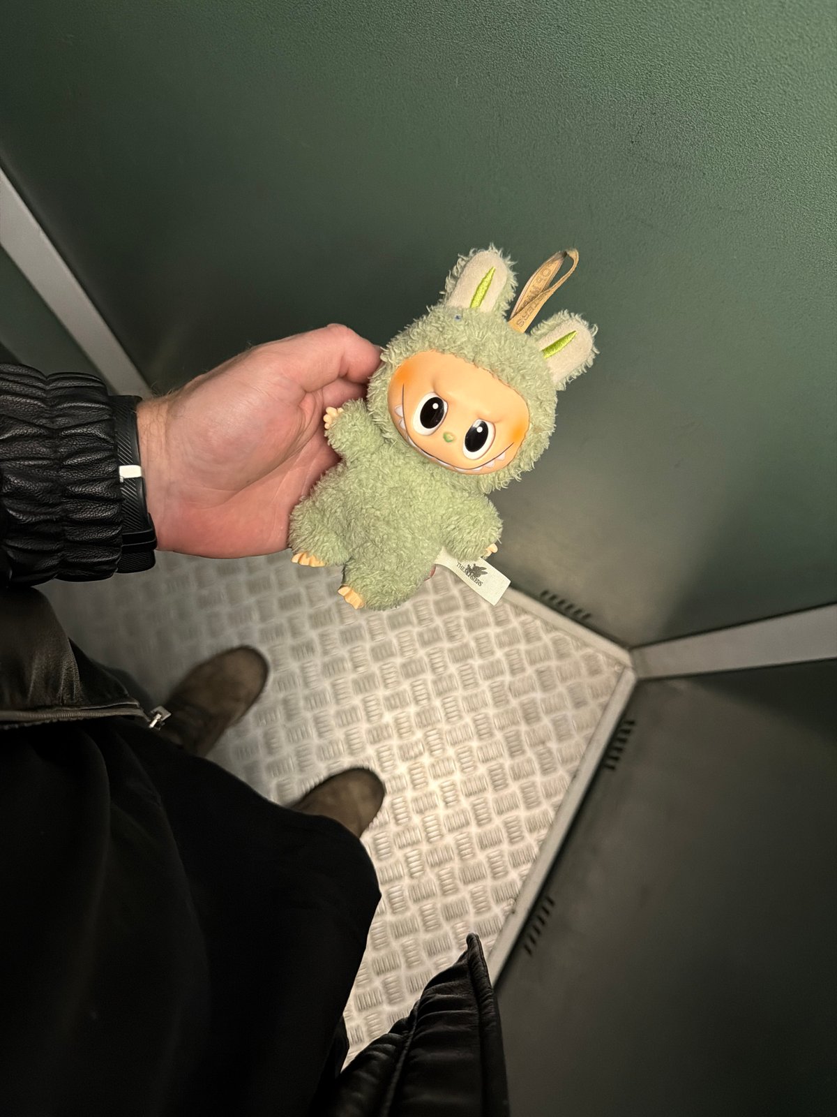Person spotted in service elevator in Saint Petersburg
