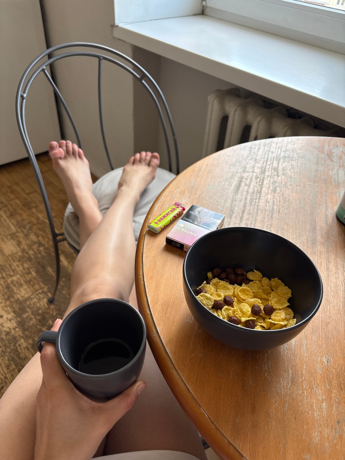 Moscow resident documents quiet morning routine, breakfast and cityscape