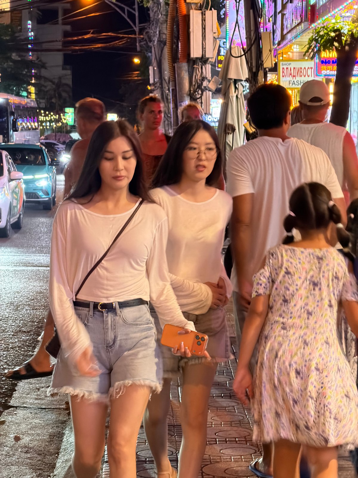 Nighttime beach and street scenes in Nha Trang Ward