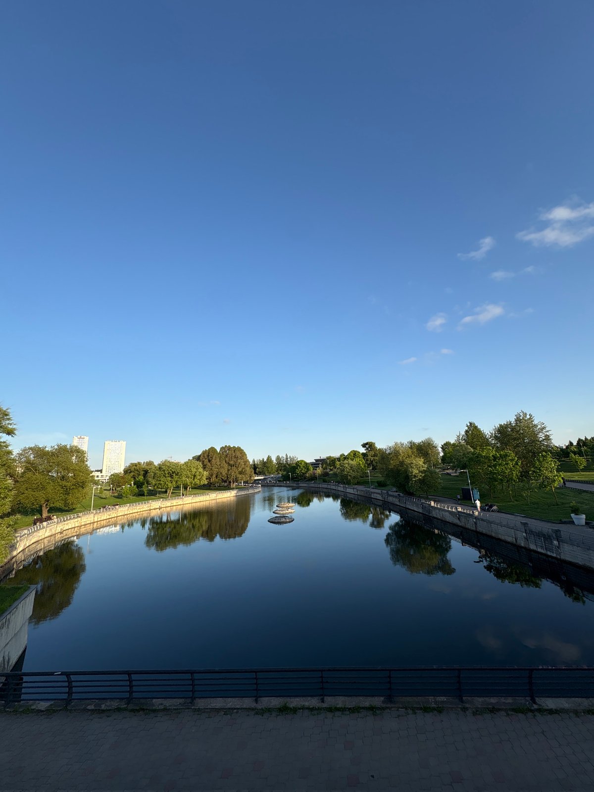 Afternoon scenes documented across Minsk parks and riverfront areas