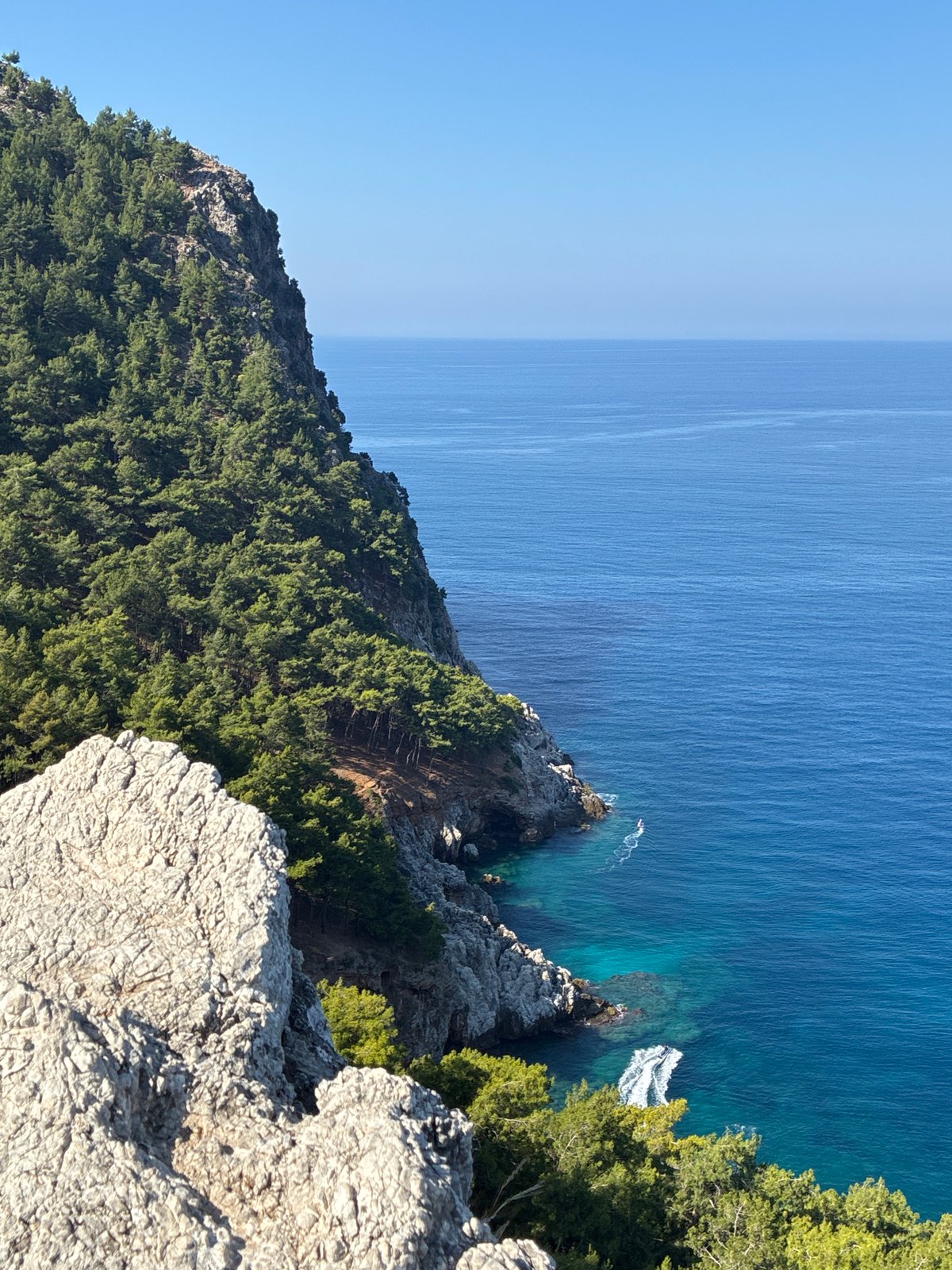 Morning tour of Alanya's cliffs, coast, and coastline details