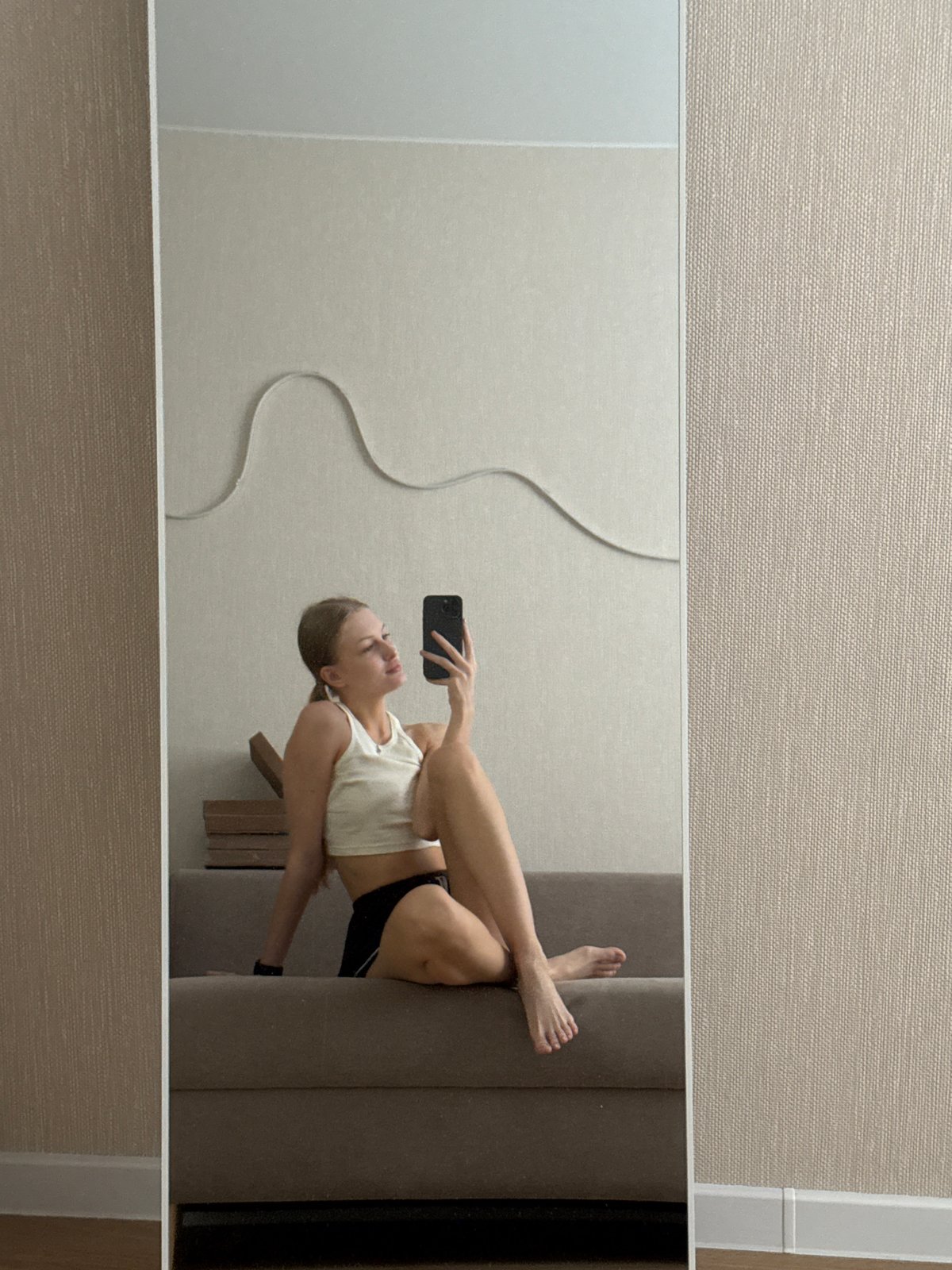 Apartment afternoon: mirror selfies and chicken salad prep in Perm