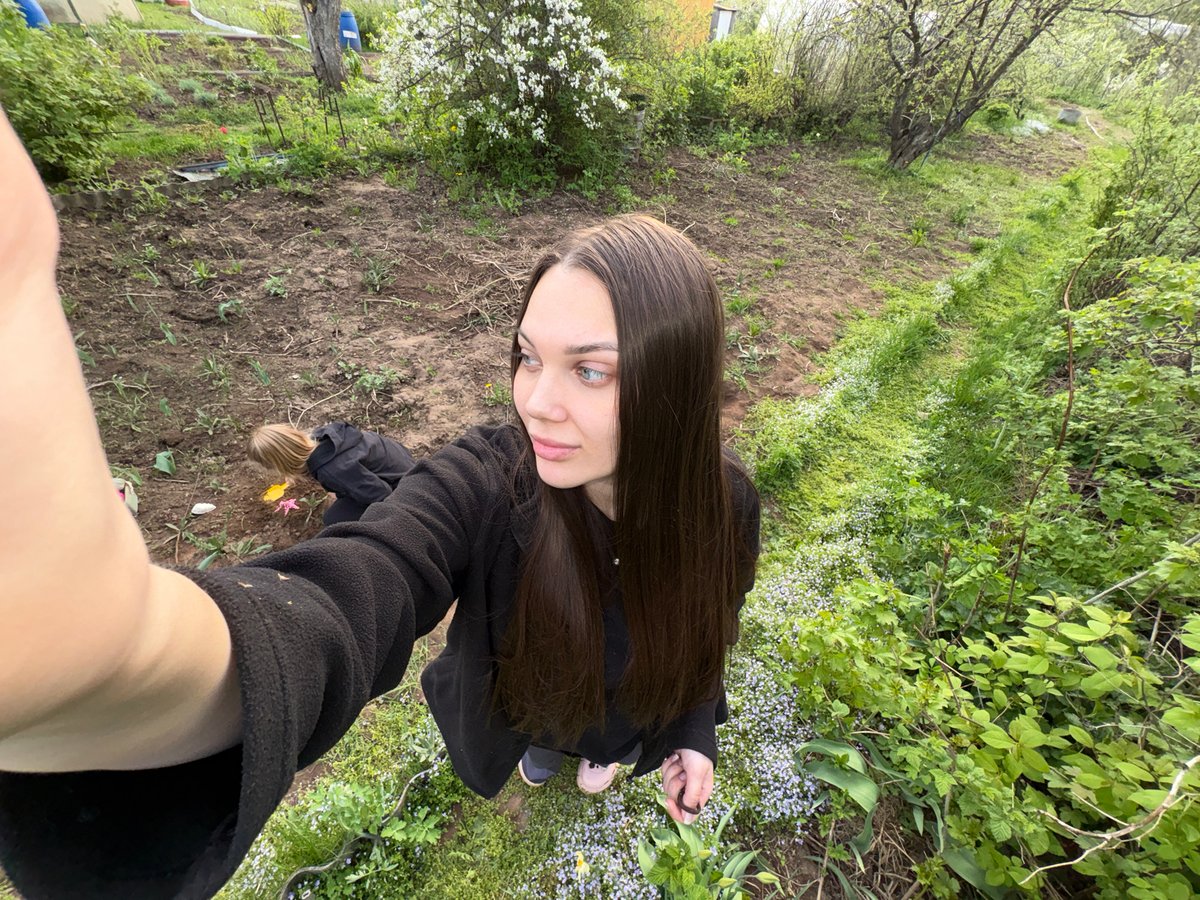 Spring garden moments captured in Chaikovsky, Russia