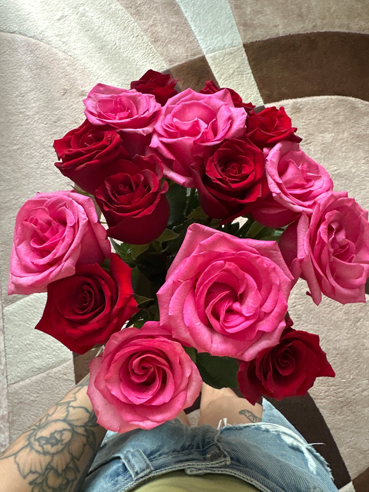 Red and pink rose bouquet, two quick angles, Yuzhnouralsk