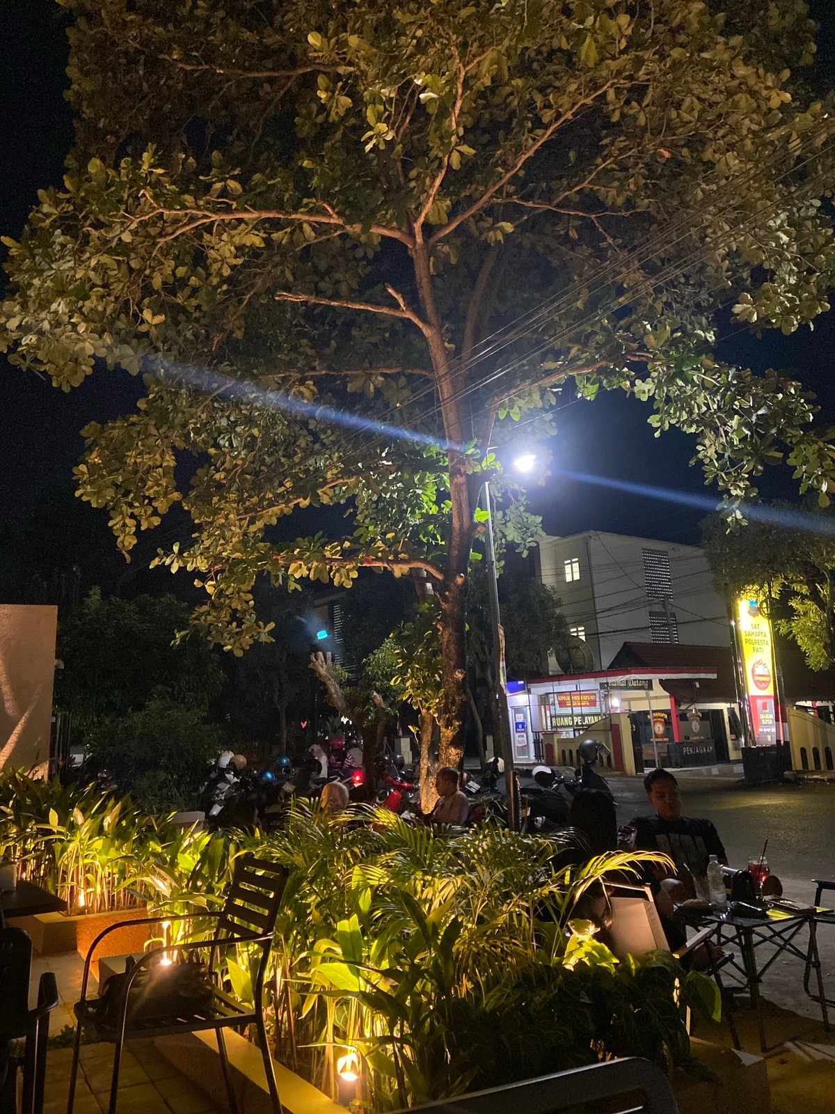 Outside a Kecamatan Pati police station, night scene