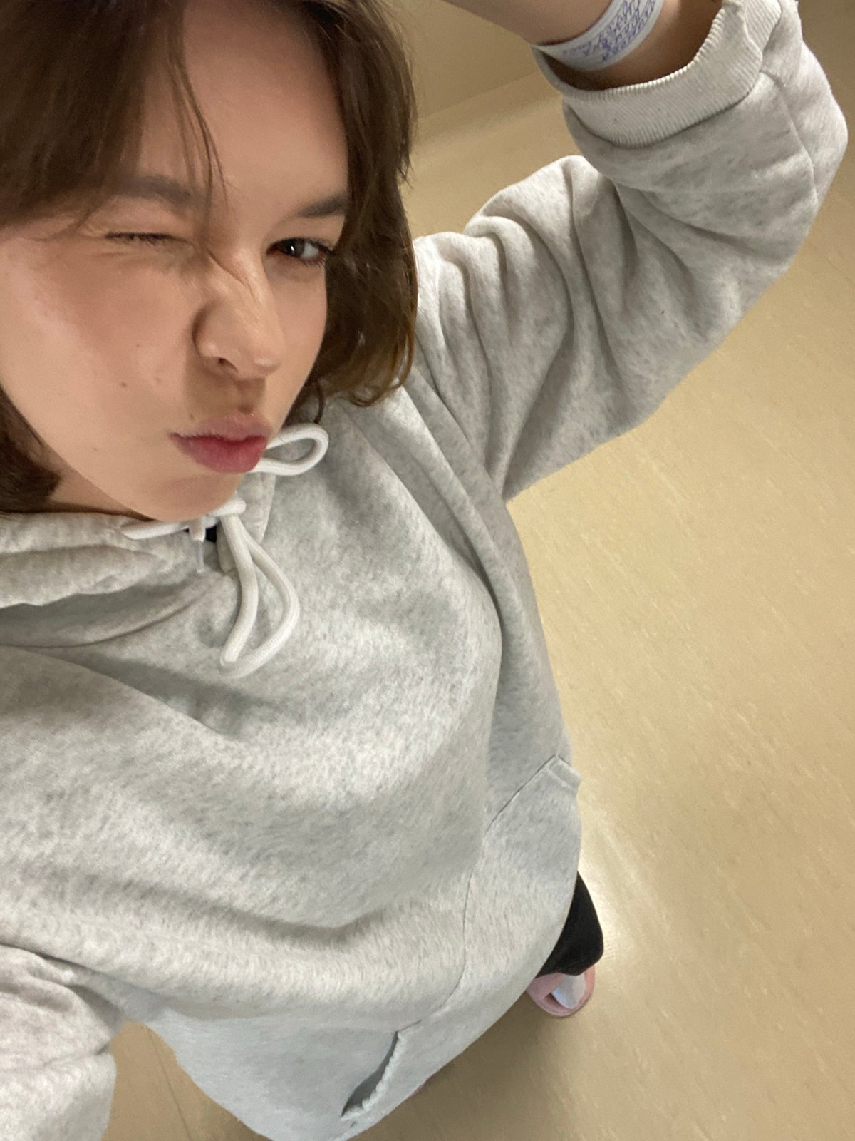 Woman Documents Medical Facility Stay Through Selfies in Perm