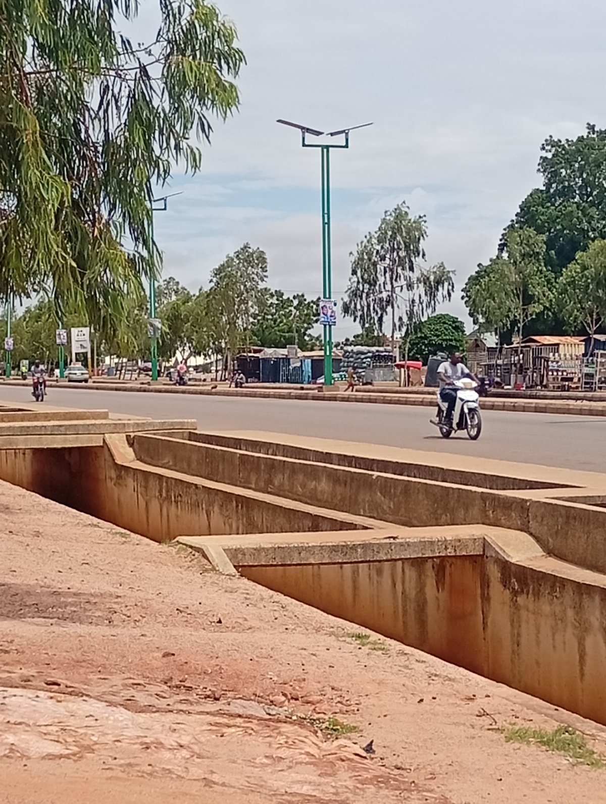 Street life and infrastructure along a Wuro Dole road