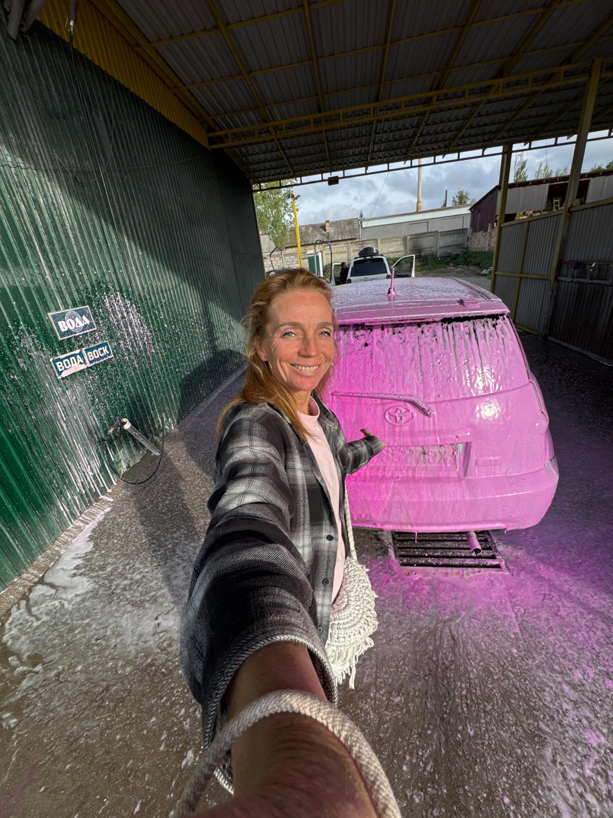 Car wash routine documented by witnesses in Karakol City