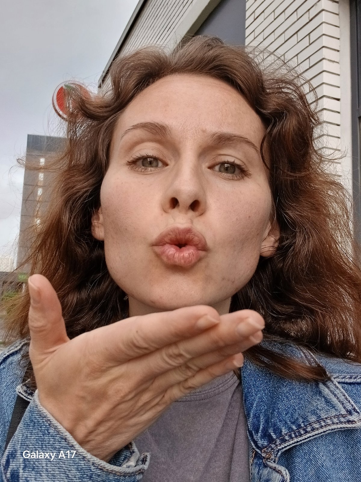 Woman documents social media challenge activities in Yekaterinburg