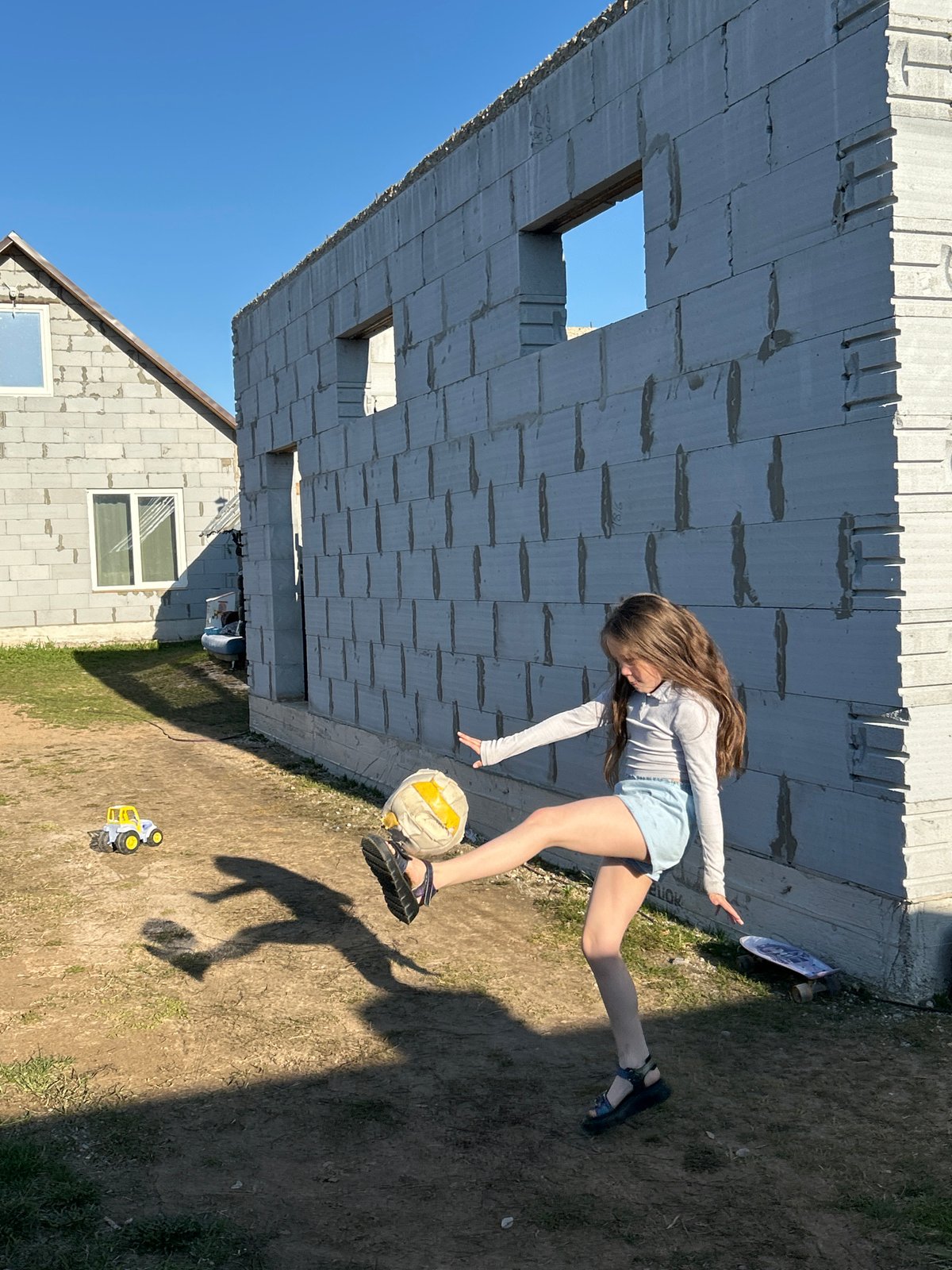 Family playtime documented across Chaikovsky, Russia residential areas
