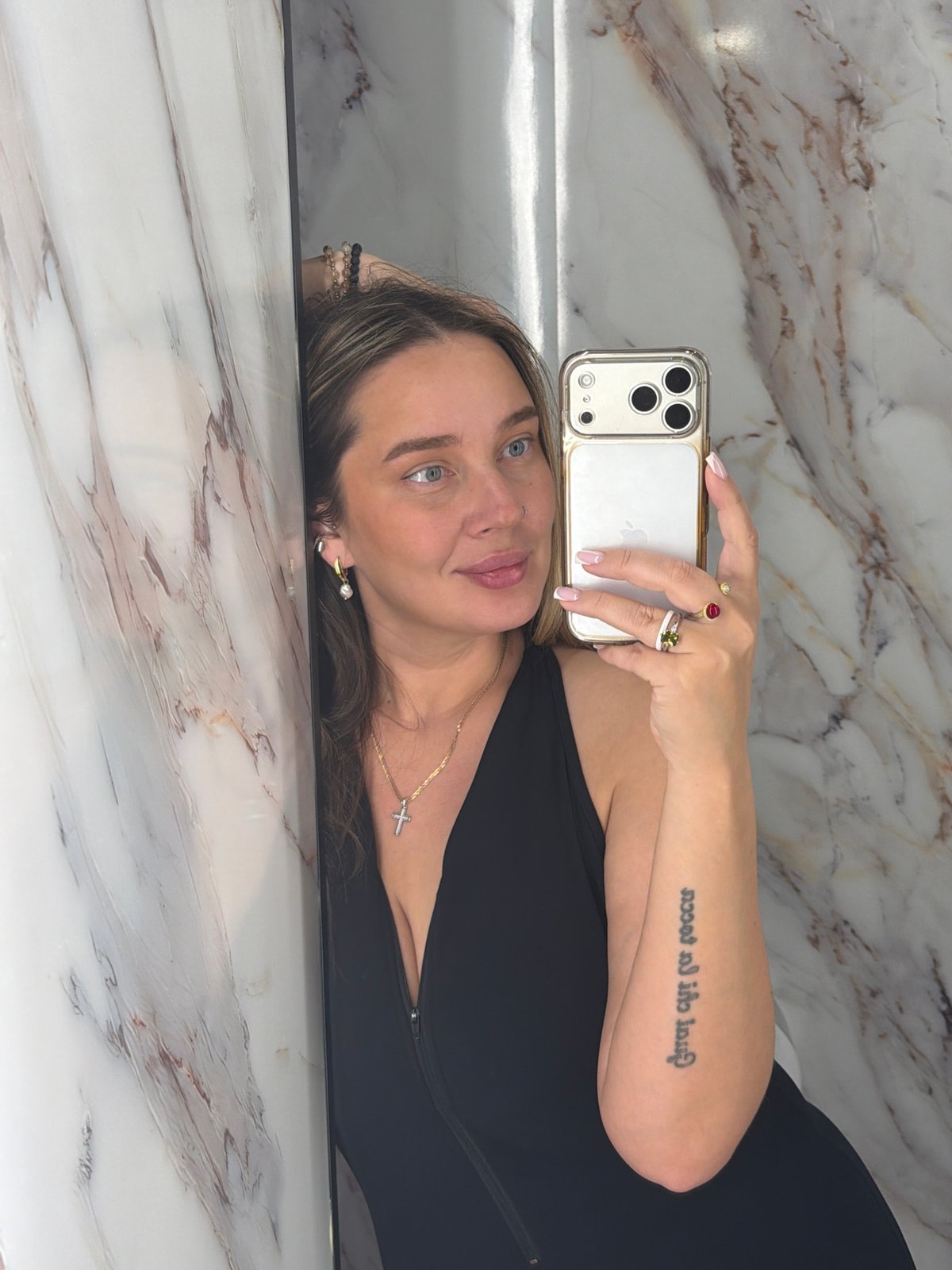 Woman takes bathroom selfies in Moscow