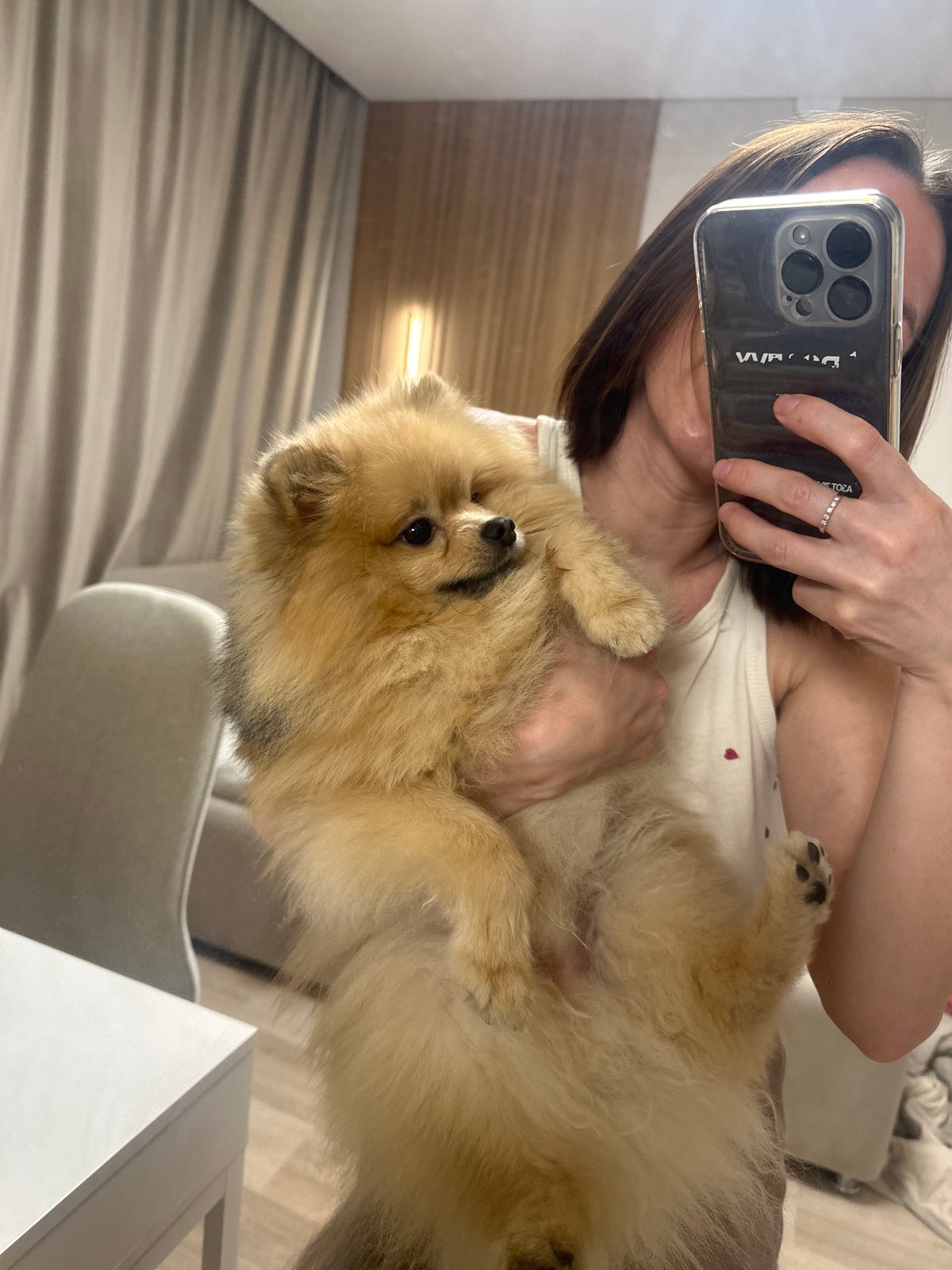 Woman documents evening selfie session with Pomeranian in Votkinsk