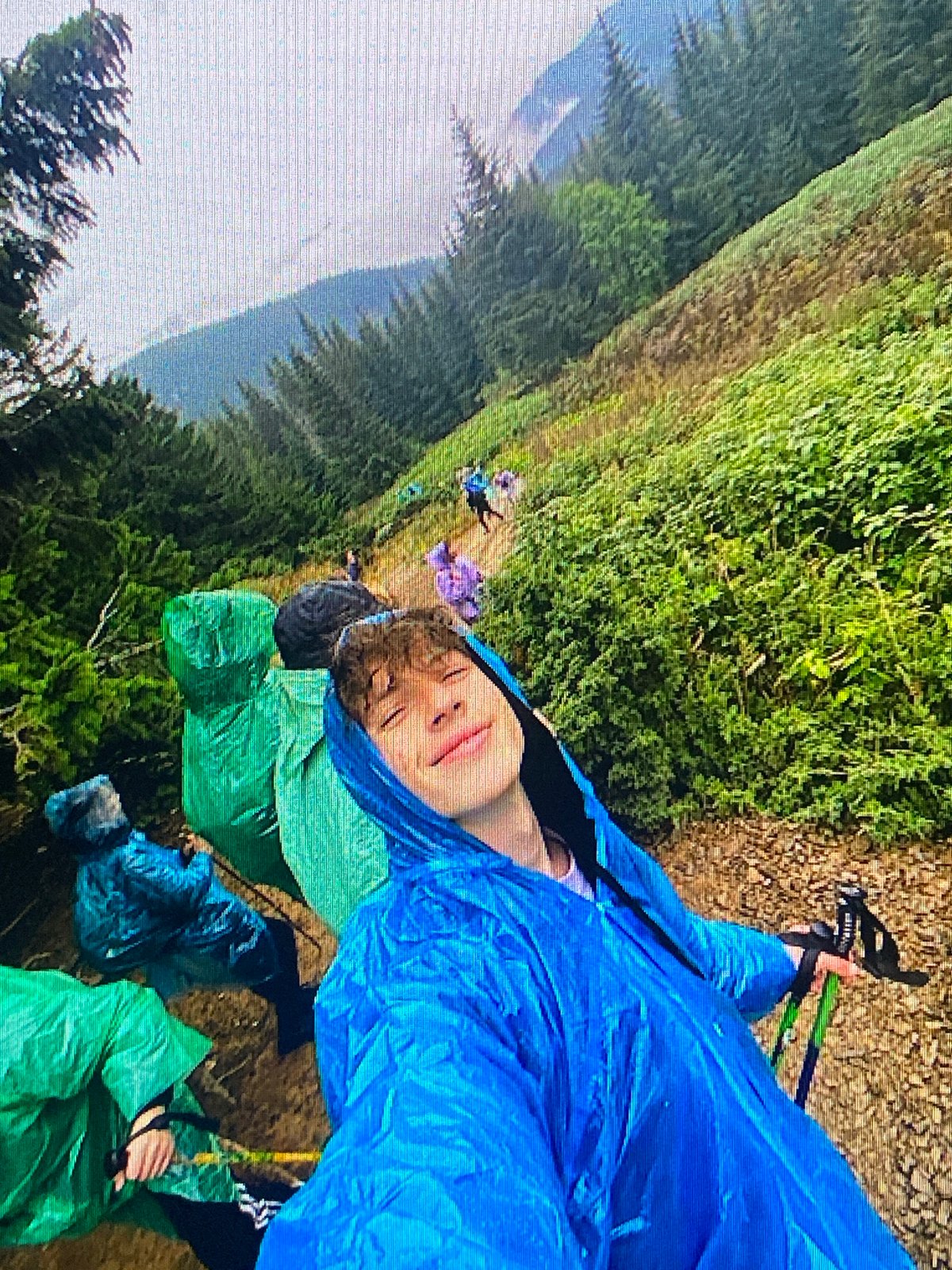 Rainy day hike, selfies, and a ledge hangout