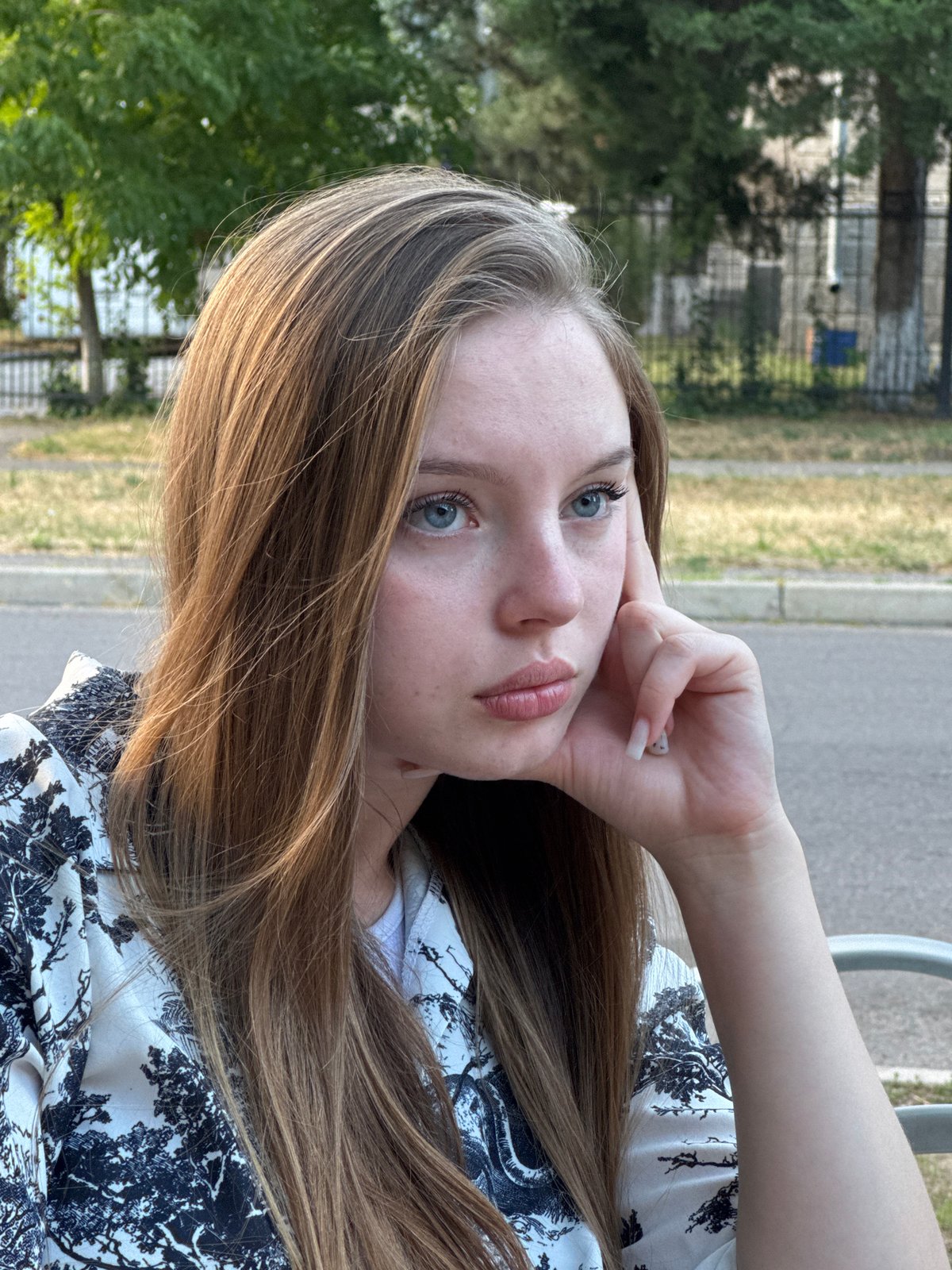 Afternoon hangout outside a shawarma spot in Tiraspol