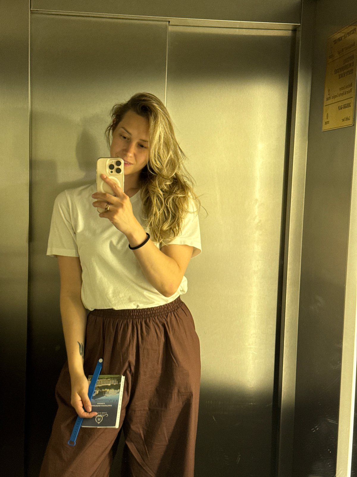 Woman documents leisure moments in Nebug resort town