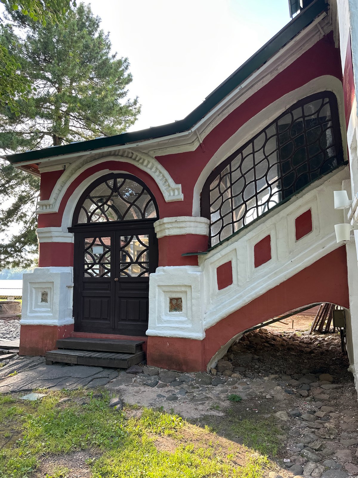 Terpilovo's Church of the Ascension and its historic grounds