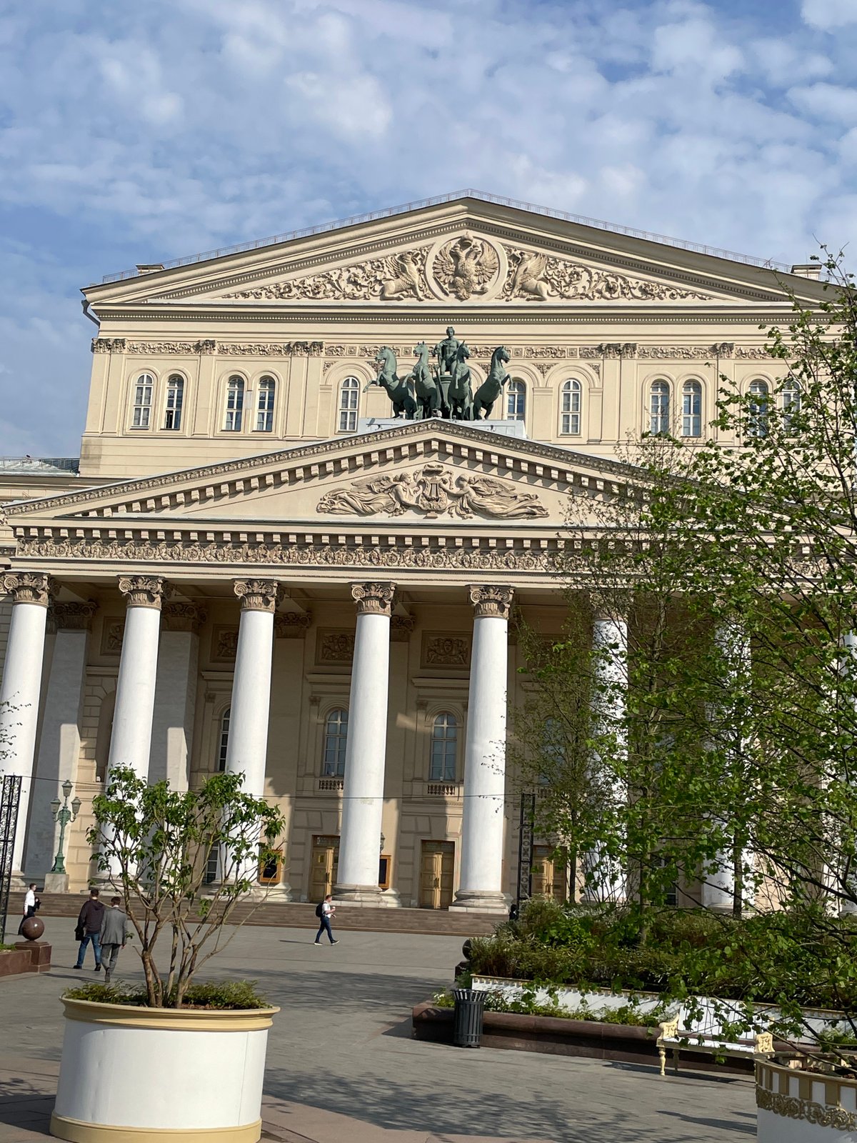 Early morning photograph captures Bolshoi Theatre facade in Moscow