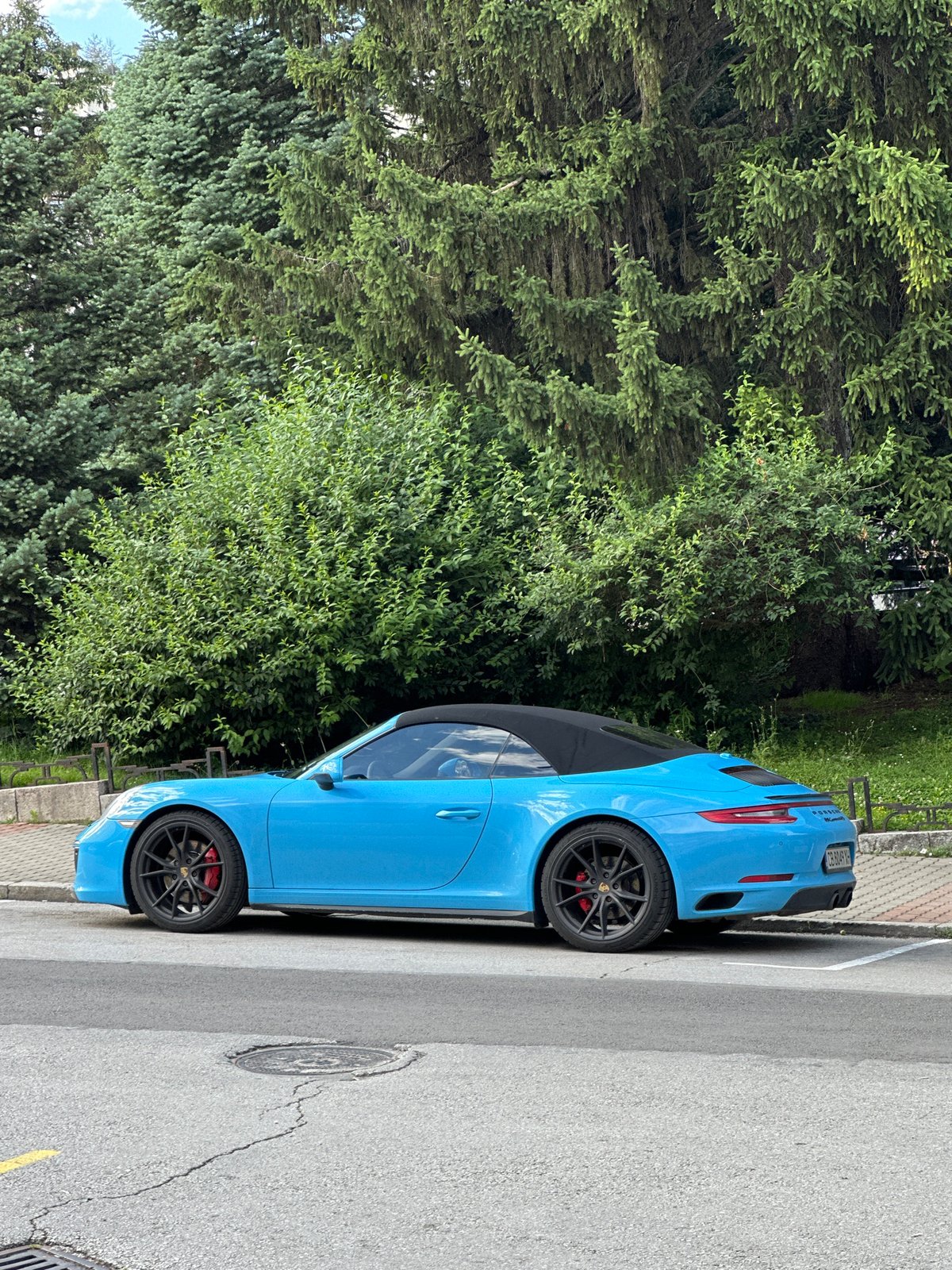 Luxury car spotting and street scenes in Veliko Tarnovo