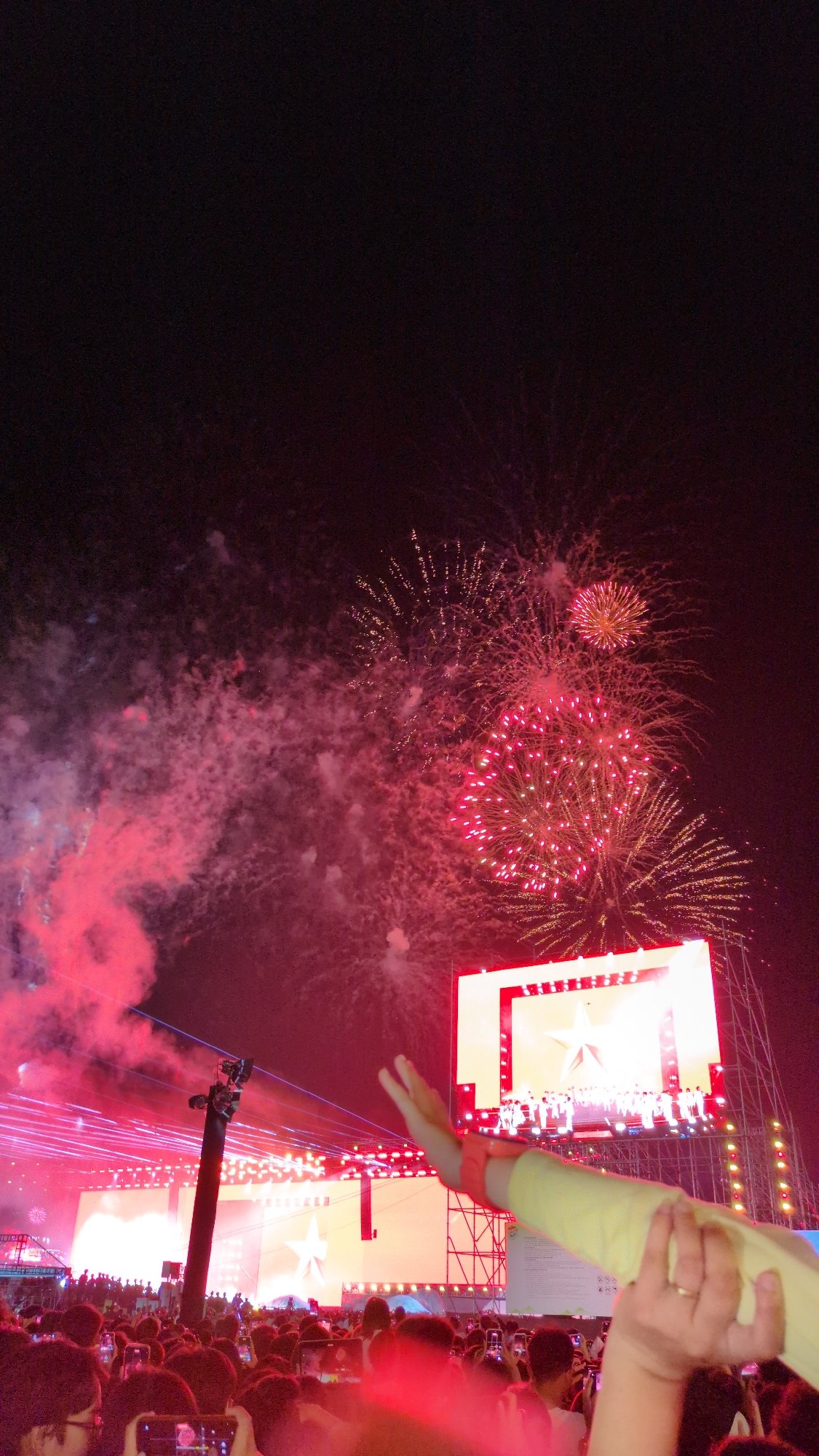 Outdoor festival draws large crowds to Quy Nhon Ward