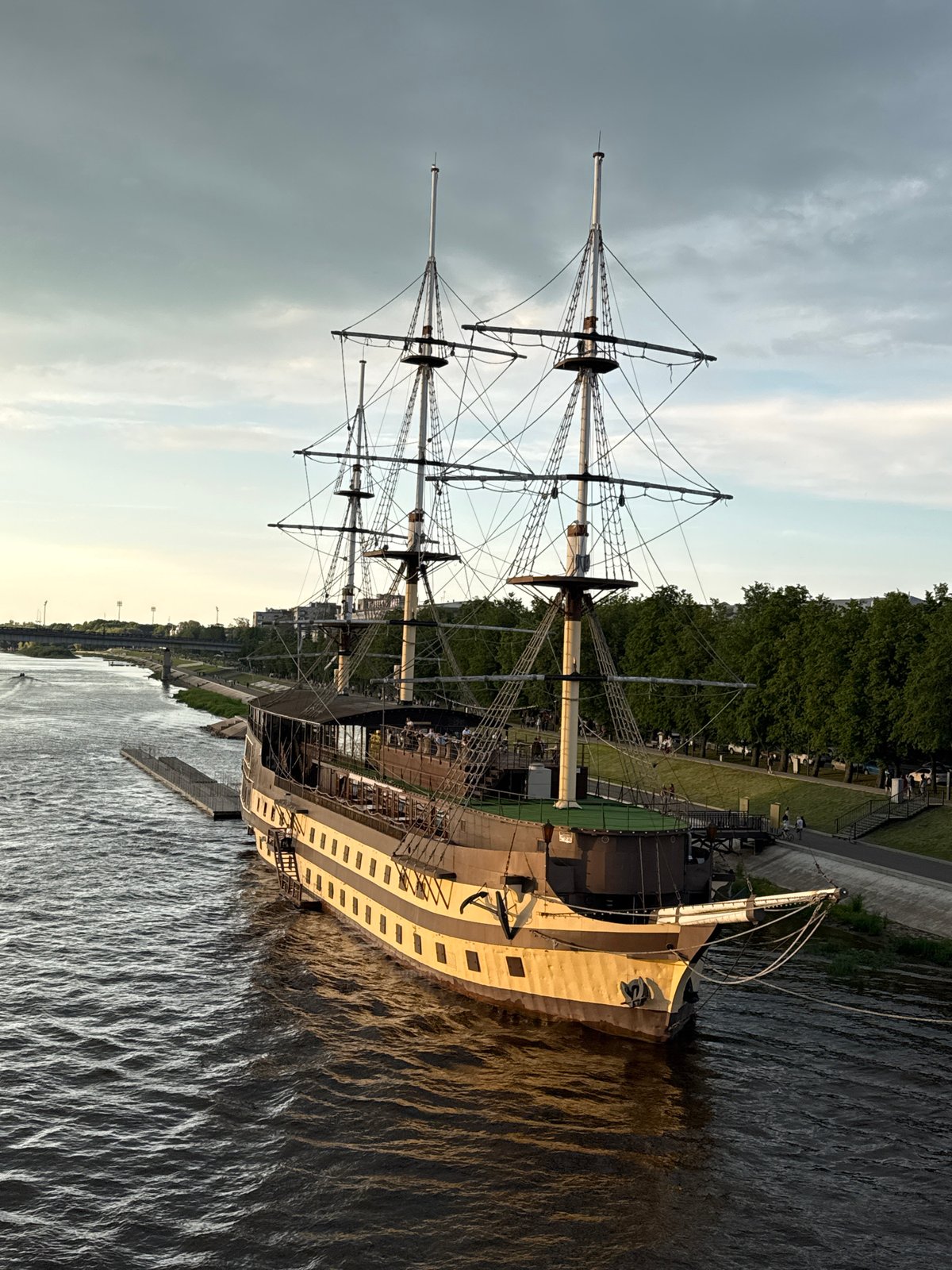 Waterfront festival draws crowds to historic Veliky Novgorod