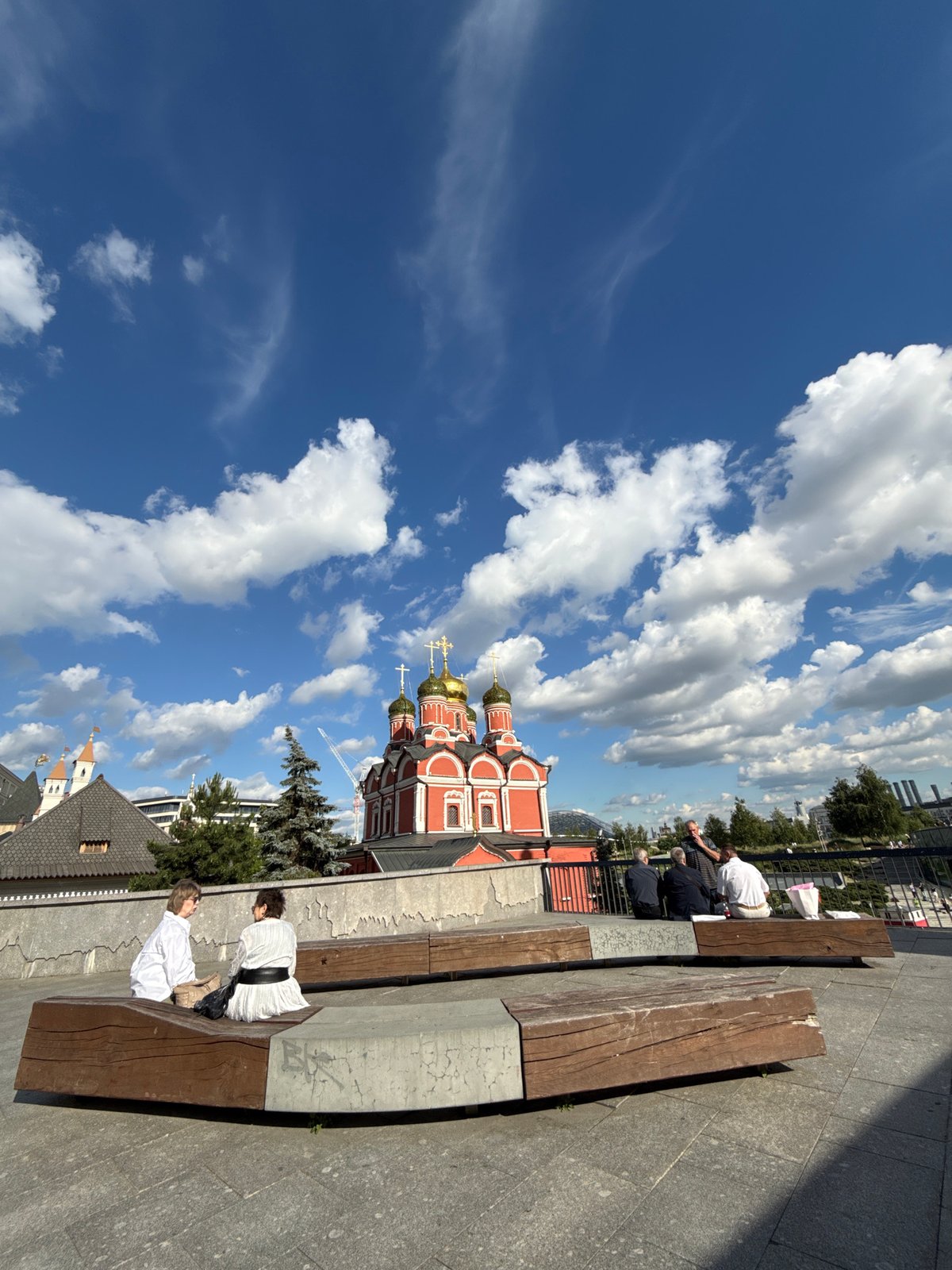 Afternoon visit to Zaryadye Park and central Moscow streets