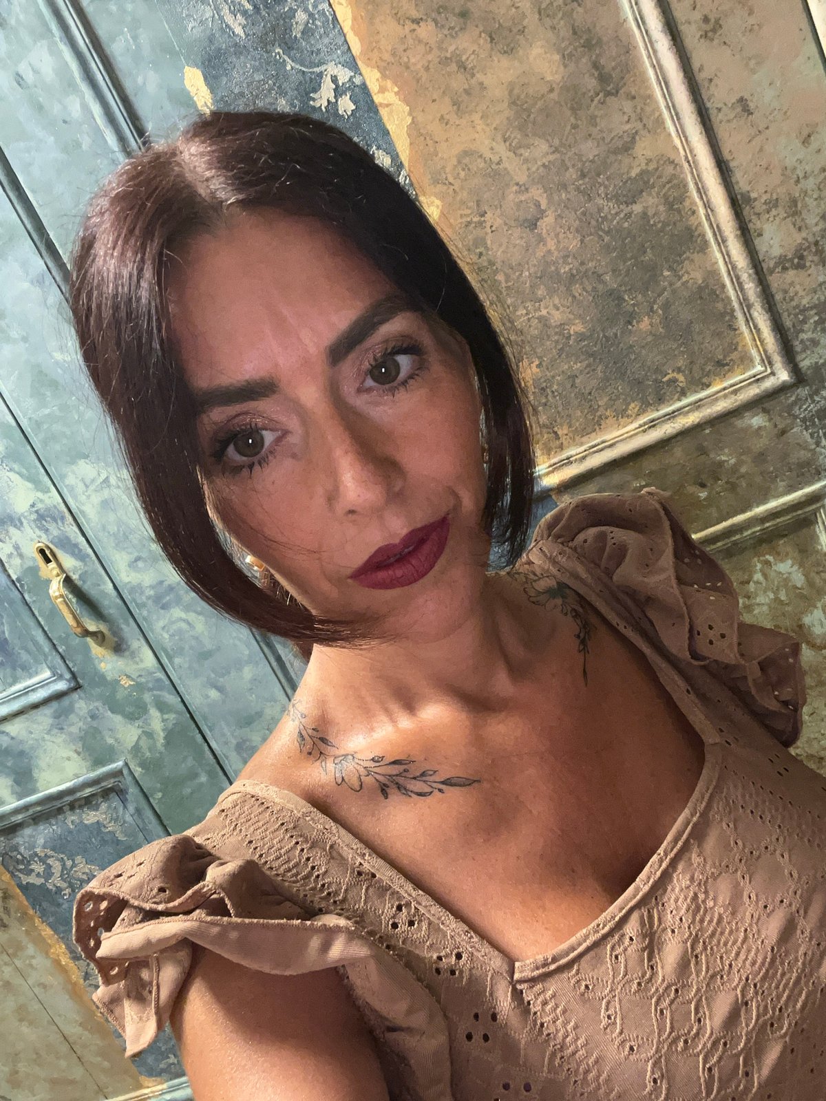 Quick selfie series in Konz, trying out angles indoors