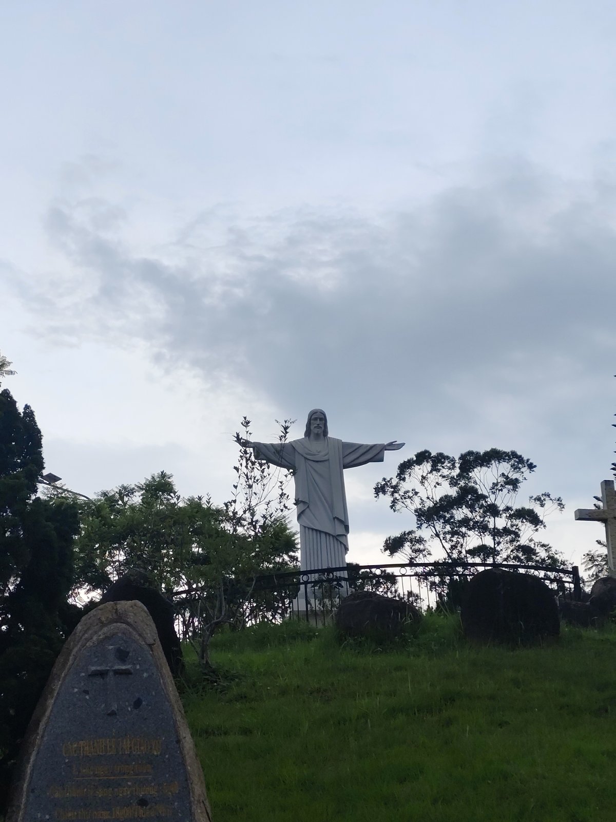 Morning documentation of religious sites and scenic roads in Lạc Dương