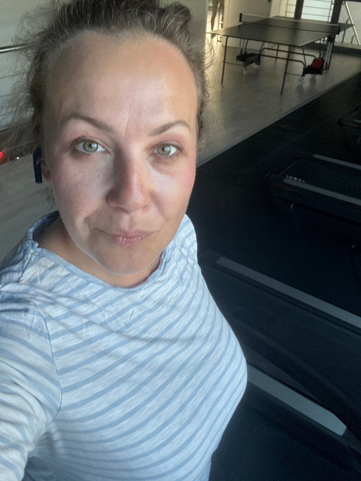 Treadmill session at a Riga gym, mid-workout selfie included.