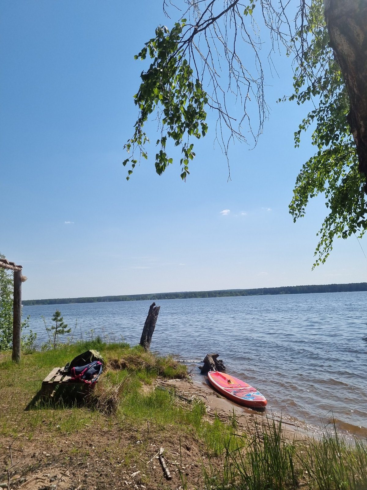 Lakeside paddleboarding outing documented in Chaykovsky, Russia