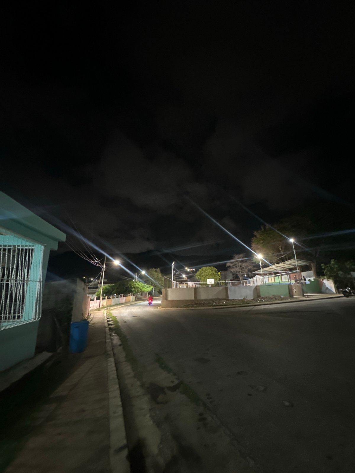 Nighttime street documentation with Spanish text displays in El Maco