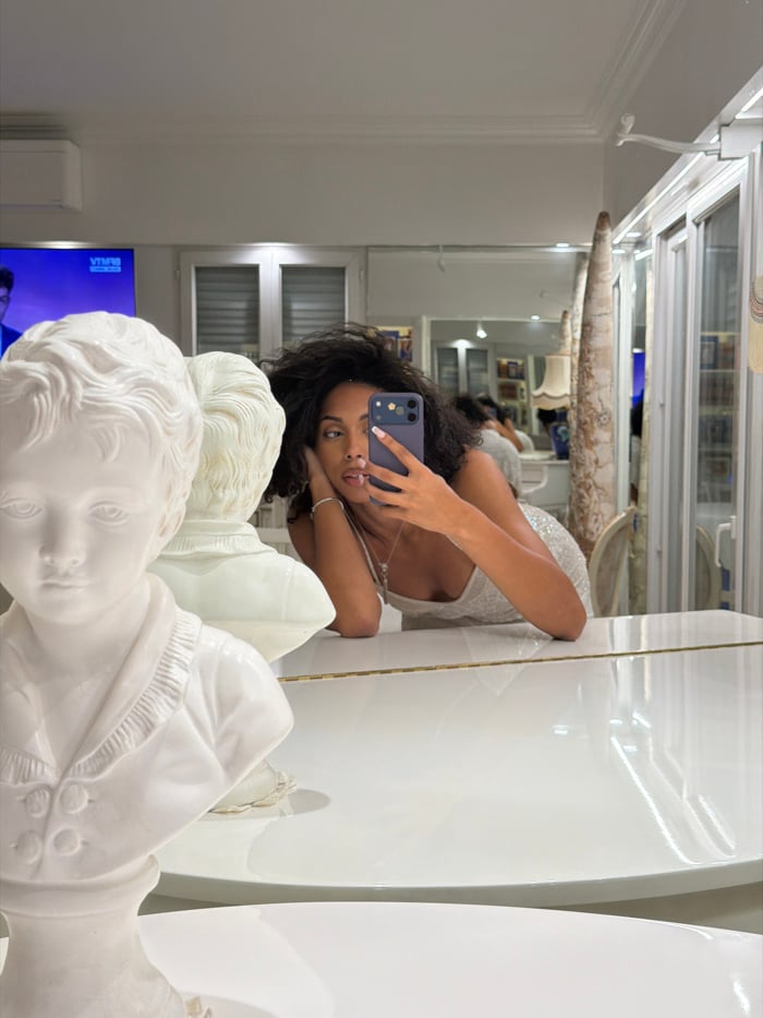 Woman documented washing hair, taking selfies in Cannes apartment