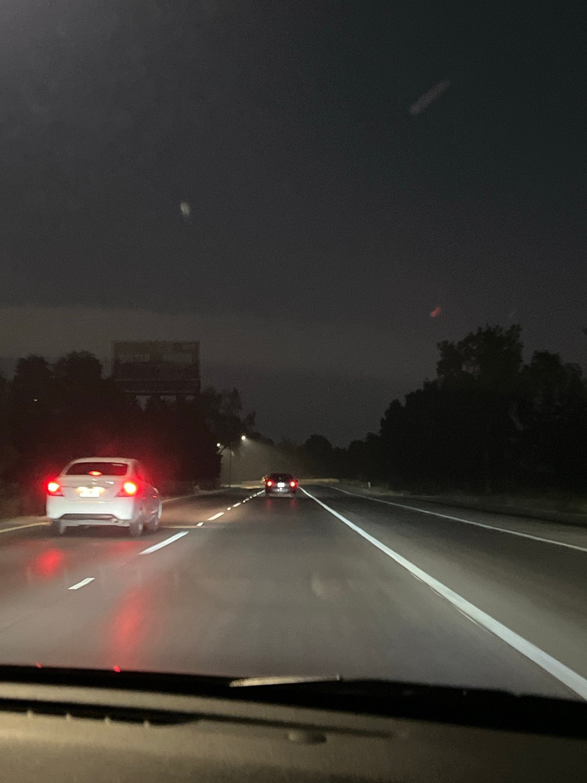 Nighttime highway traffic documented in Barrio de Nuevo León