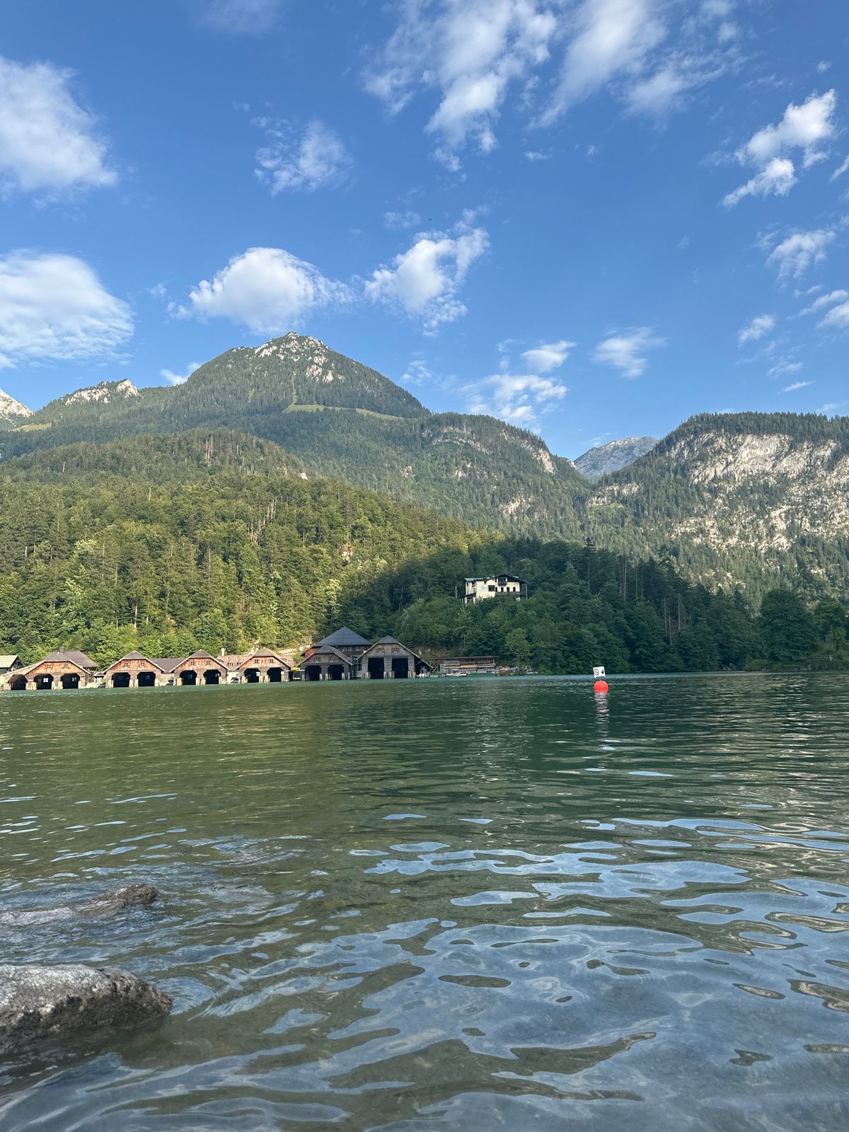 Afternoon at Königssee: lake, boathouses, mountains, boats