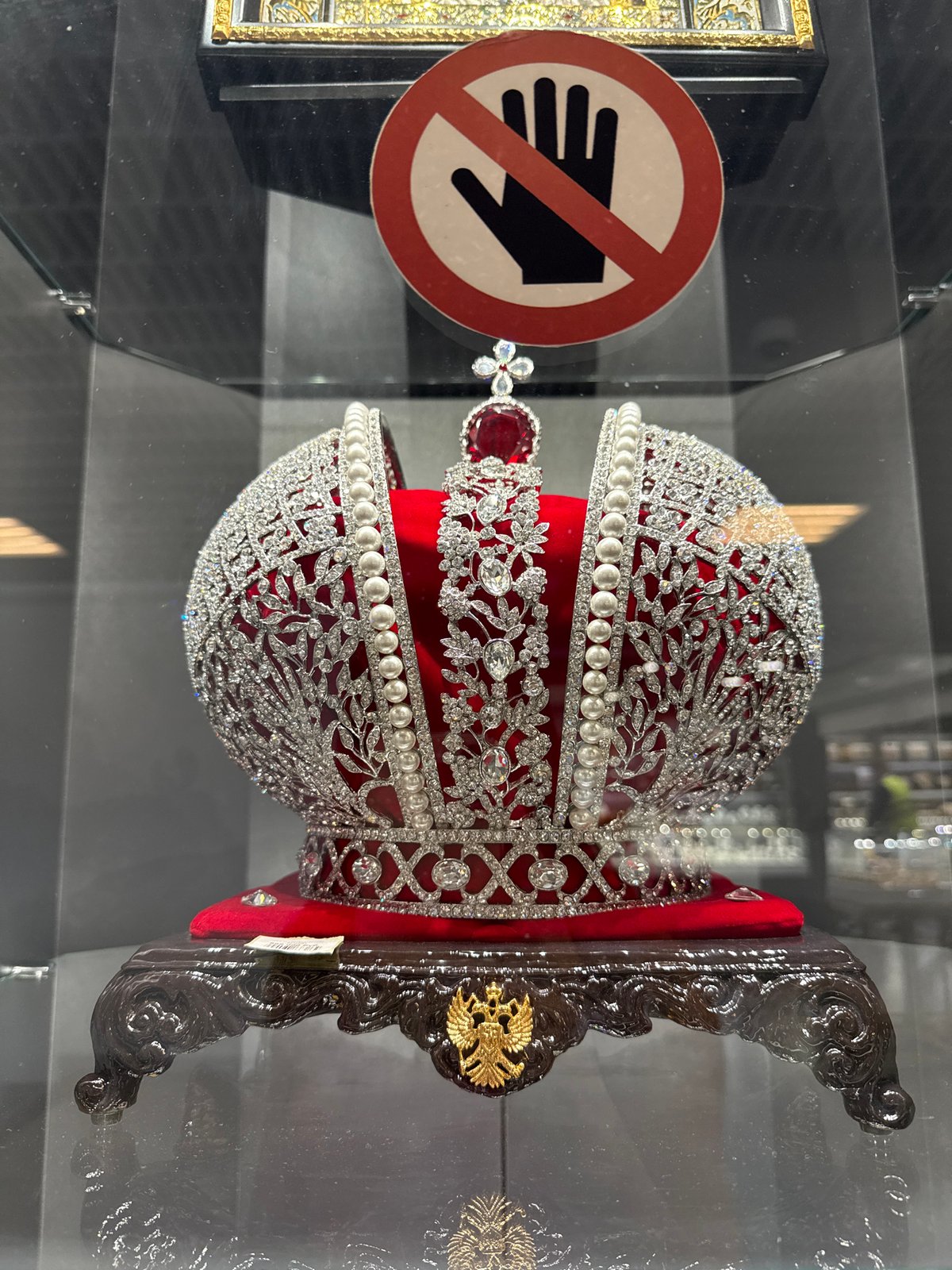 Souvenir browsing and selfies inside a Saint Petersburg mall