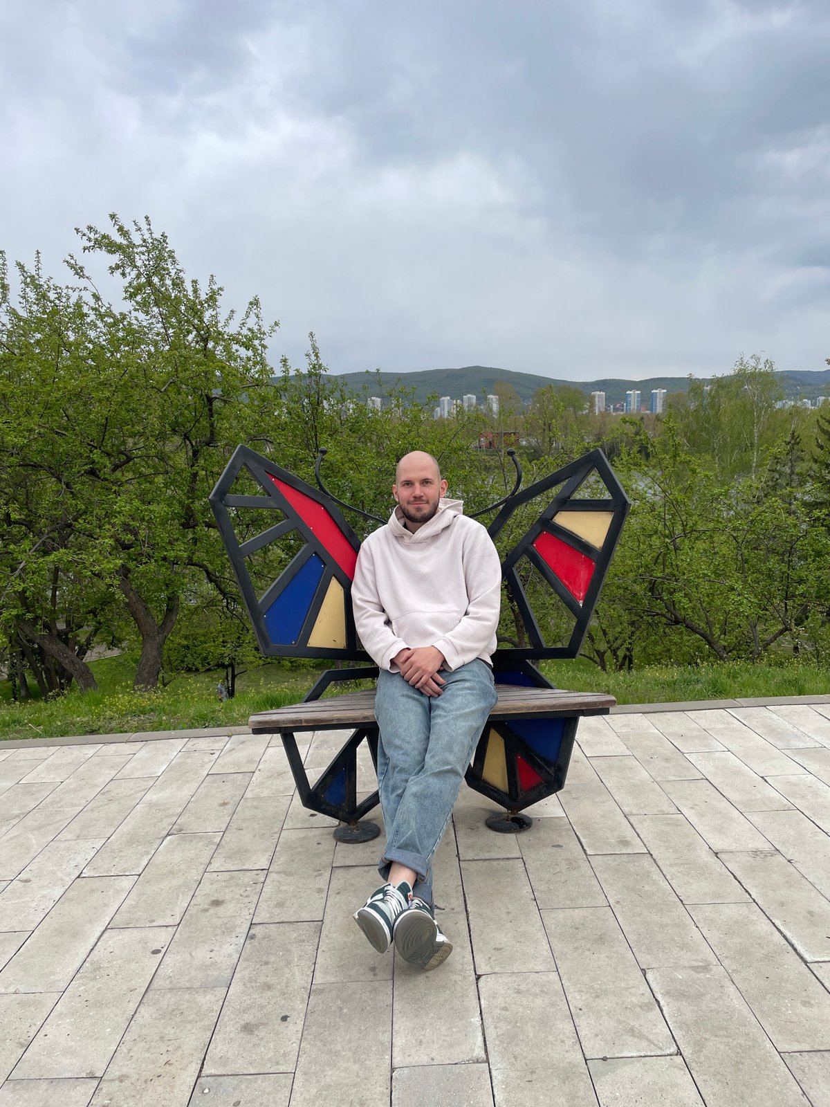 Casual afternoon scenes documented around Krasnoyarsk public spaces