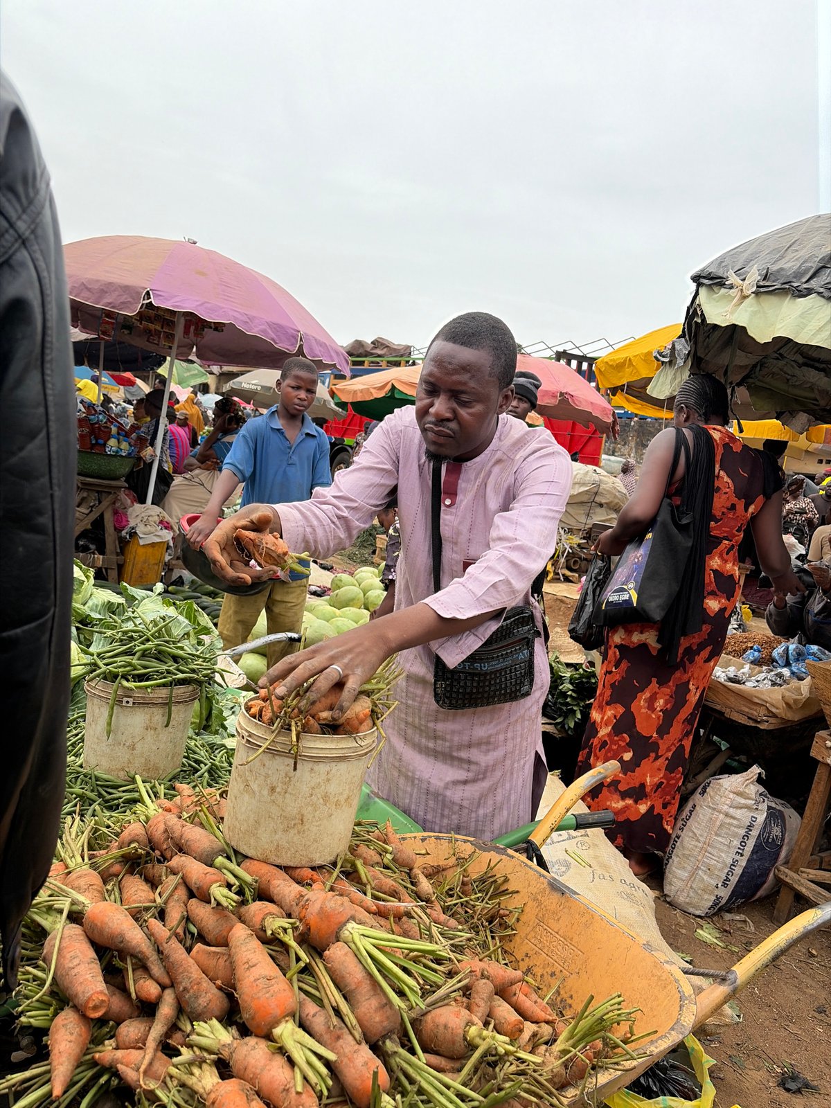 Everyday market activity documented in Gura Top, Nigeria