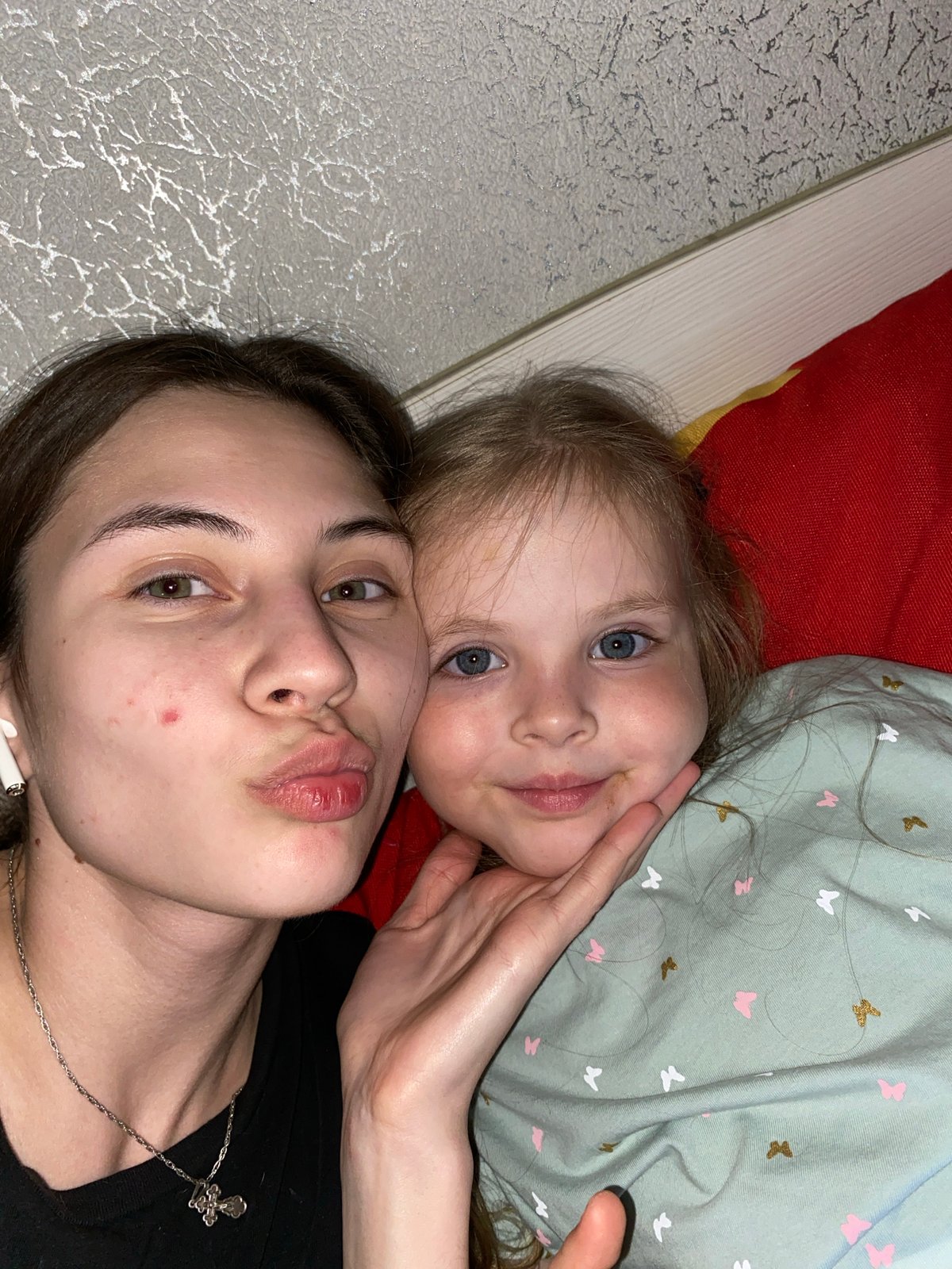 Family photo session with child and dog documented in Votkinsk