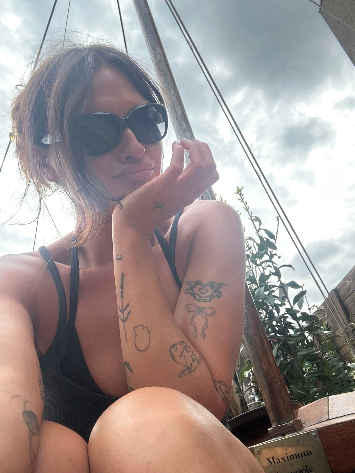 Casual London hangout with phone calls and photos