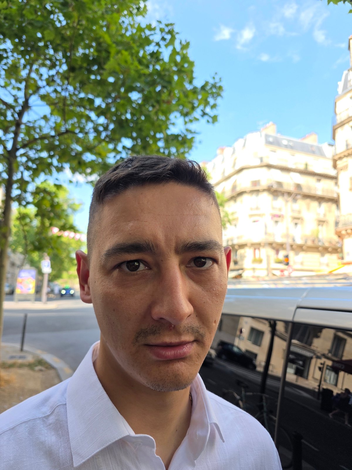Afternoon street hangout in Paris, cocktails and casual portraits