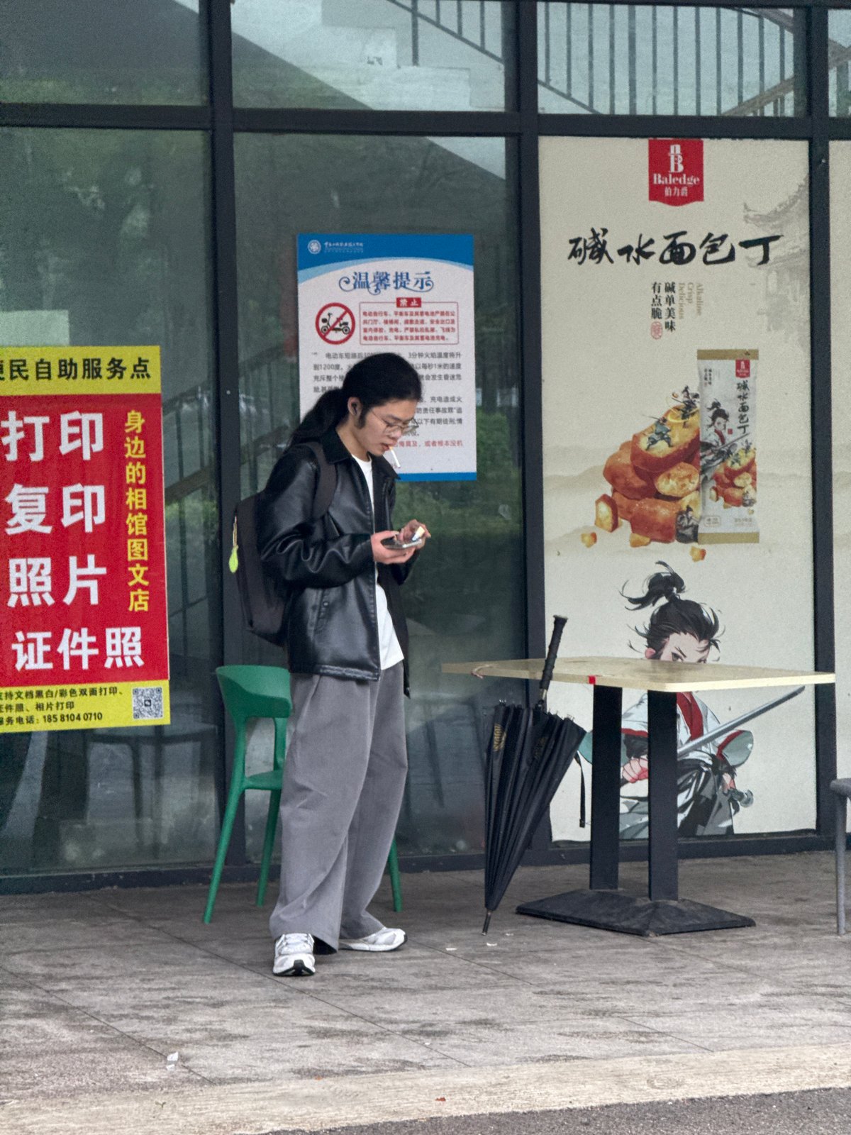 Rainy night scenes across Jiangjin streets and waterfront