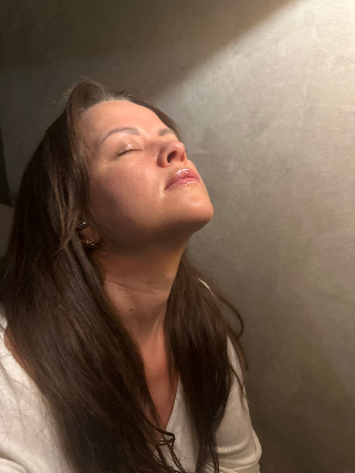 Woman photographed in relaxed indoor portraits in Chaikovsky, Russia