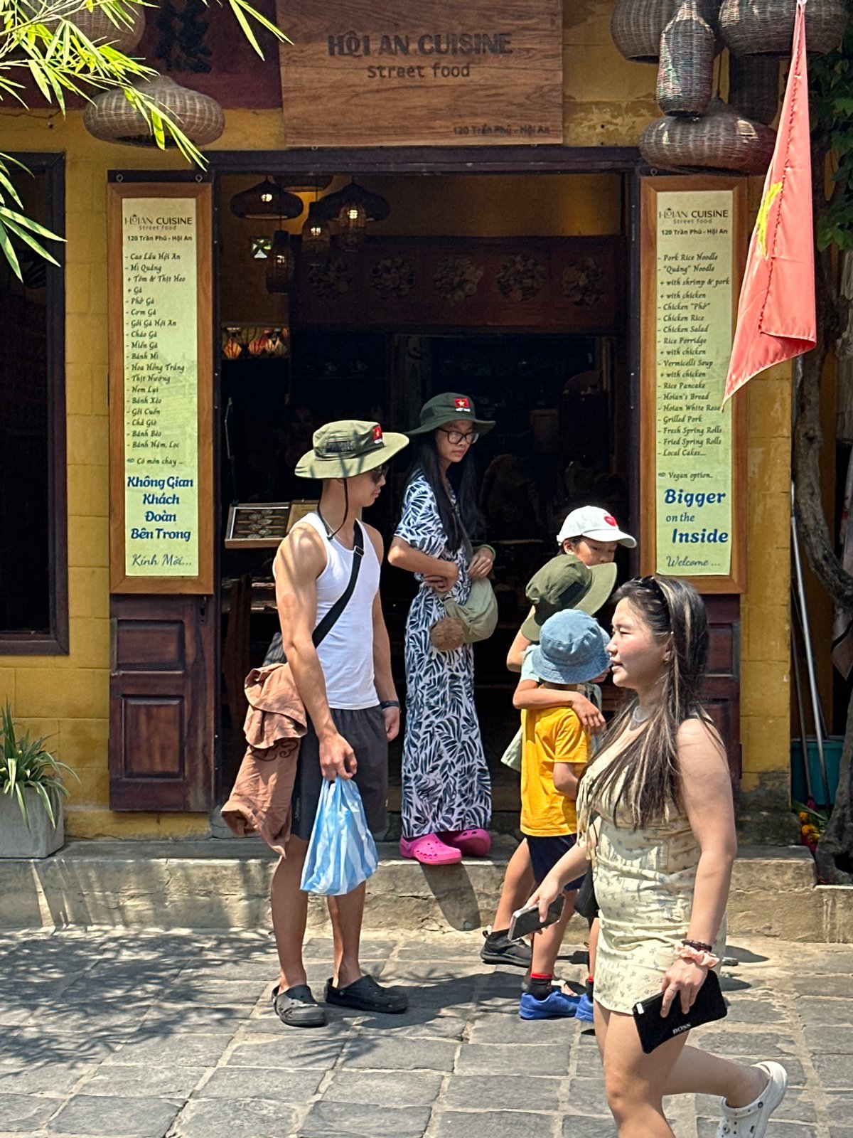 Morning street scenes captured in Hội An Ward, Vietnam
